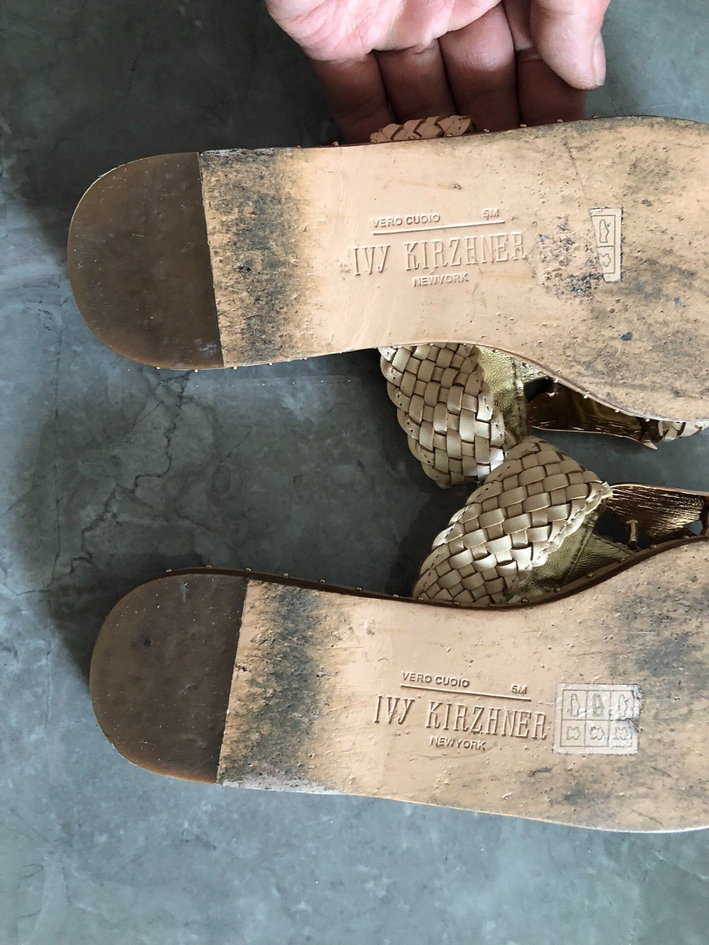 Japanese Brand Ivy Kirzhner Leather Gem-Embellished Slippers Size US 5 / IT 35 - 7 Thumbnail