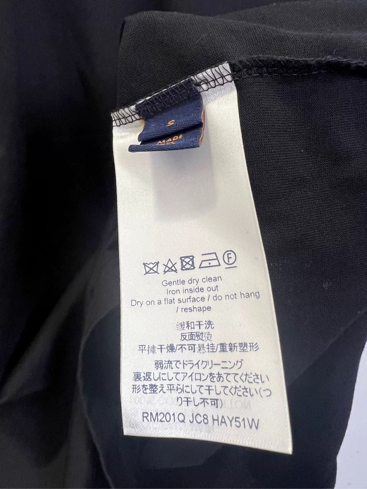 Japanese Brand Louis Vuitton Black V-Neck Embroidered Logo T-Shirt Size US S / EU 44-46 / 1 - 5 Thumbnail