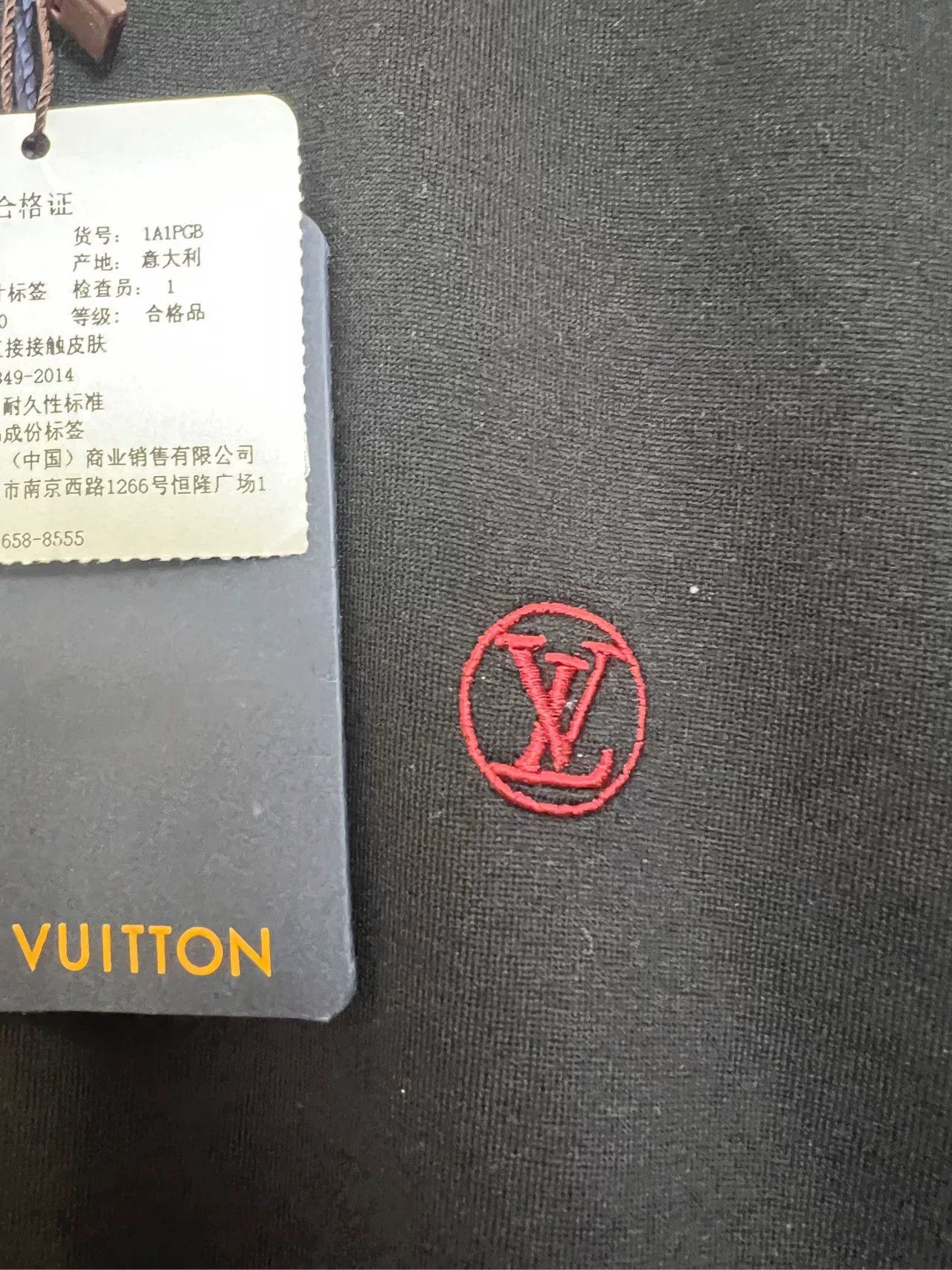 Japanese Brand Louis Vuitton Black V-Neck Embroidered Logo T-Shirt Size US S / EU 44-46 / 1 - 3 Thumbnail