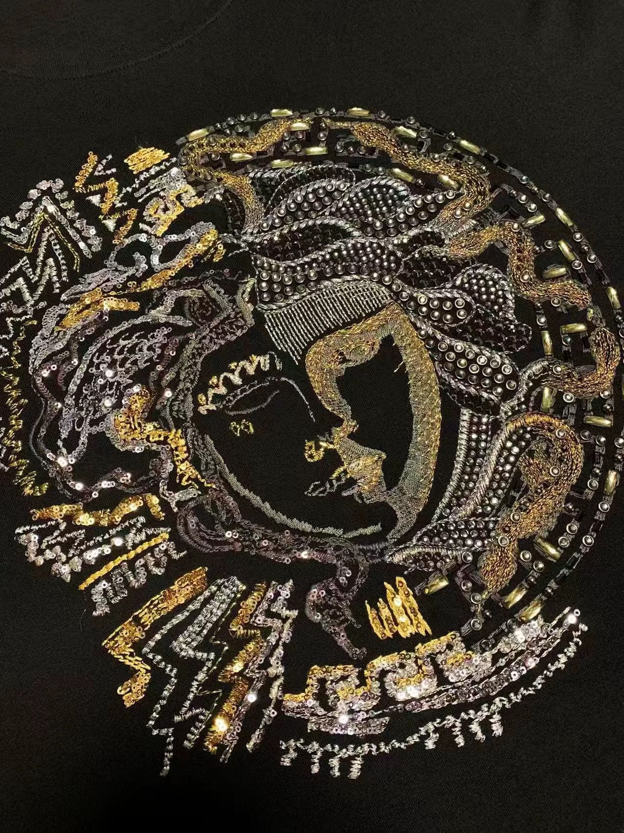 Japanese Brand Versace Men's Medusa Embroidered T-shirt Size US M / EU 48-50 / 2 - 5 Thumbnail