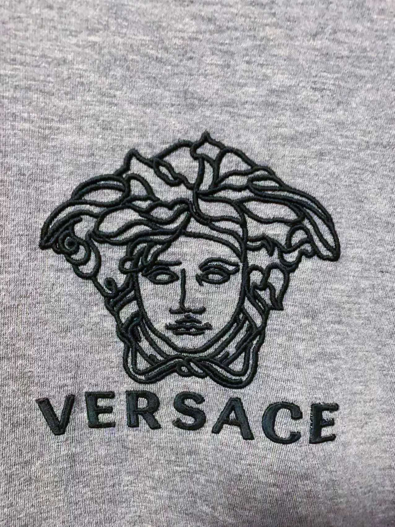 Japanese Brand Versace Men's Medusa Embroidered T-shirt Size US L / EU 52-54 / 3 - 4 Thumbnail