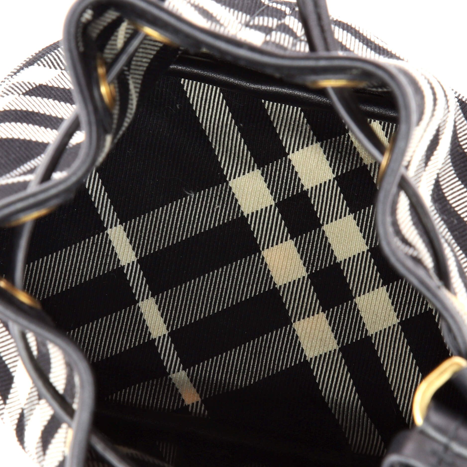 Burberry Wristlet Bucket Bag Size ONE SIZE - 5 Thumbnail