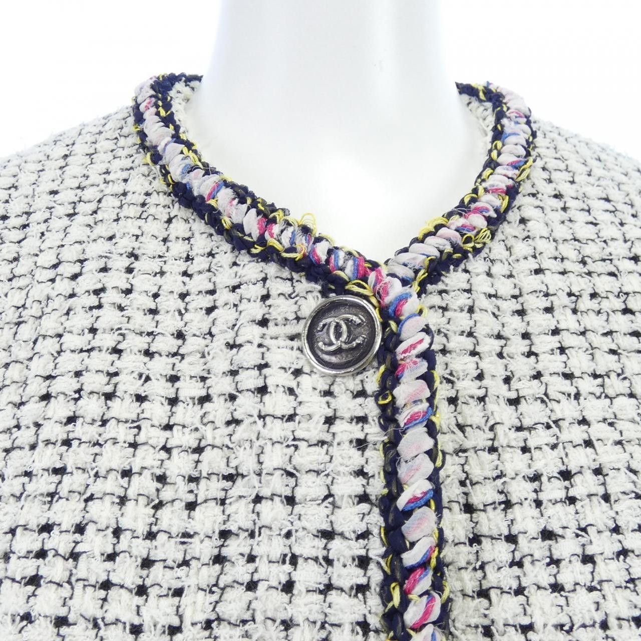Chanel Chanel Chanel LOOK29 Collarless Jacket Textile Outerwear P70074V60046 DUTY FREE for USA Size ONE SIZE - 6 Thumbnail