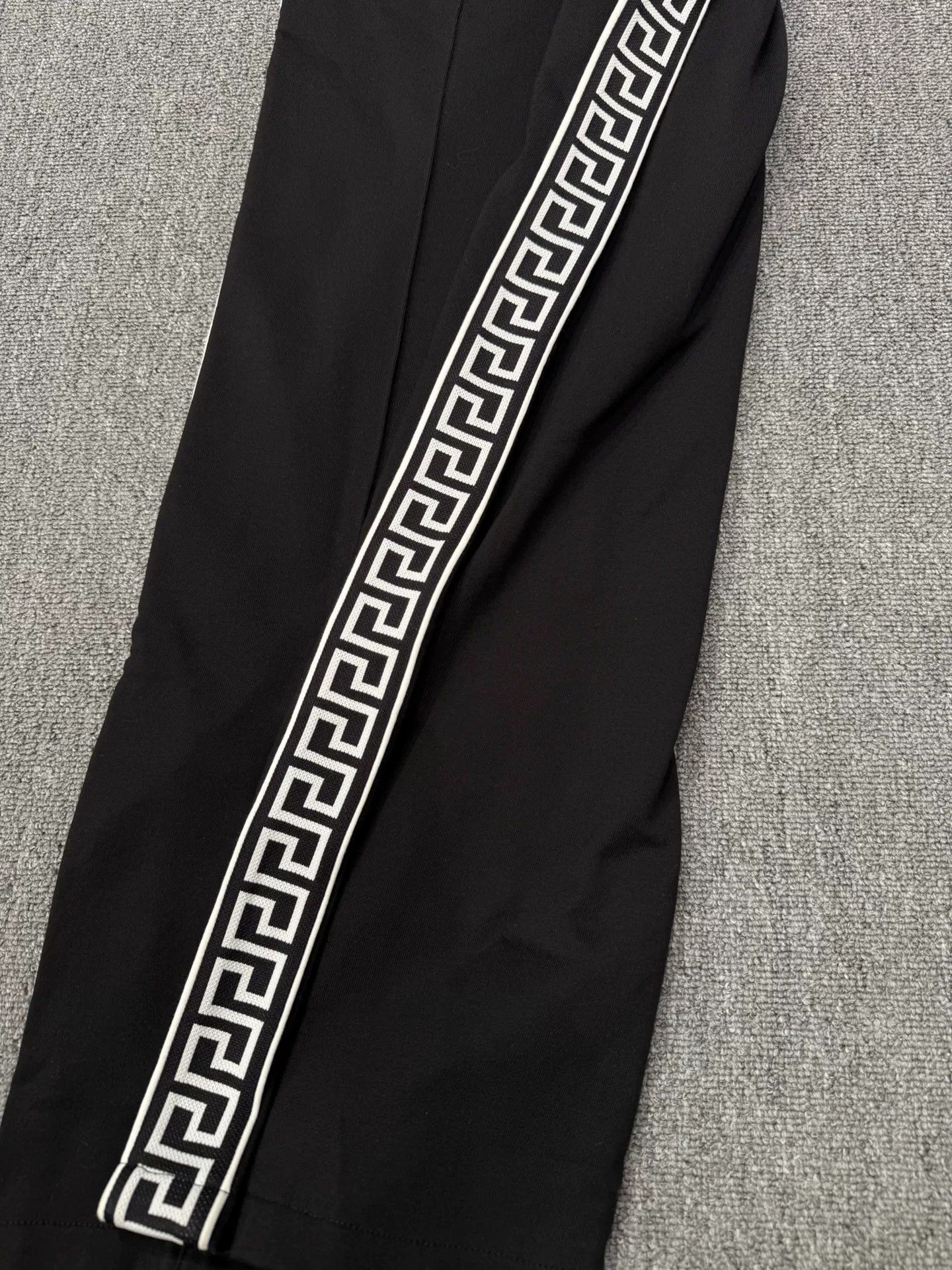 Japanese Brand Versace Sports Pants Size US 28 / EU 44 - 4 Thumbnail