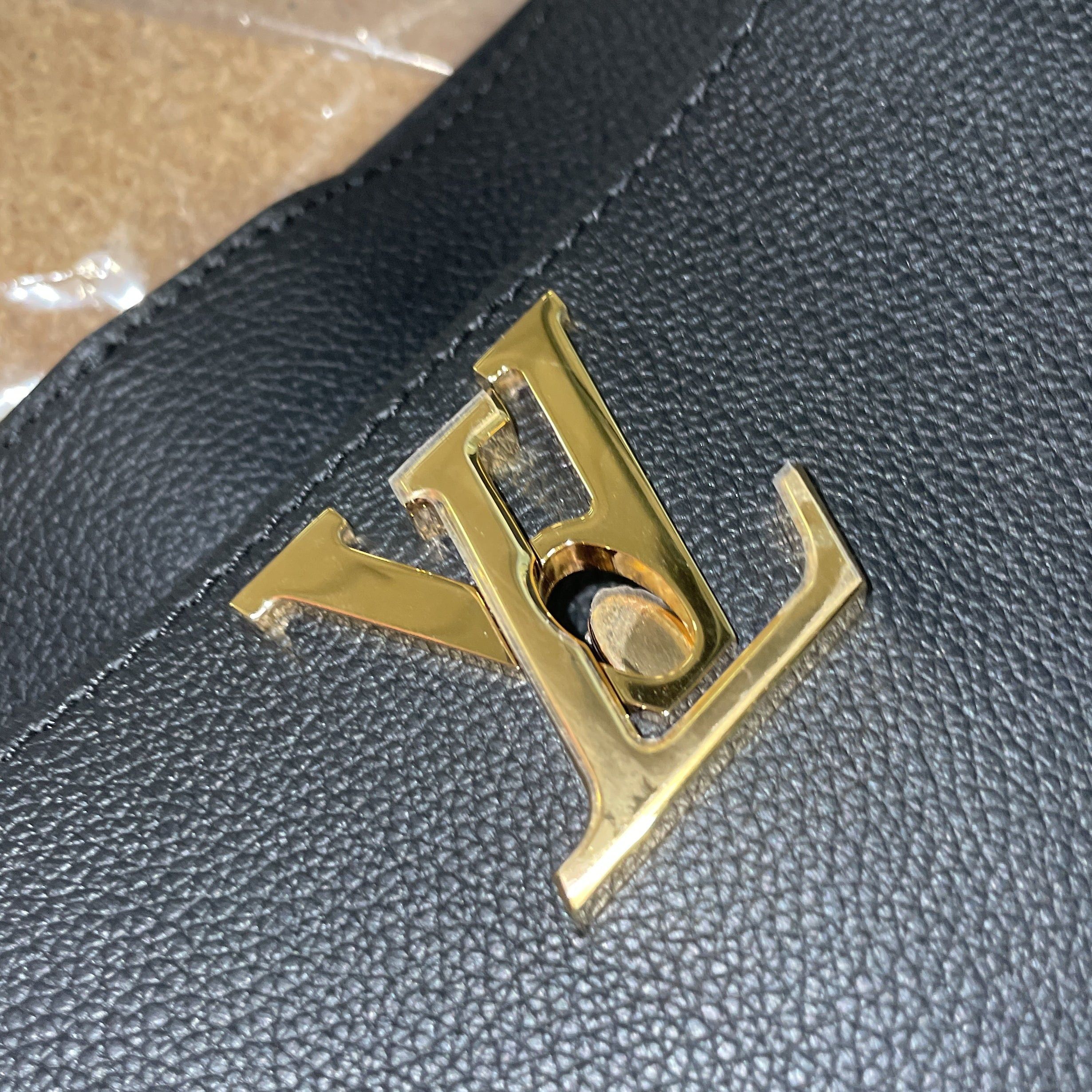 Louis Vuitton Lock and Walk Bucket Bag Size ONE SIZE - 6 Thumbnail