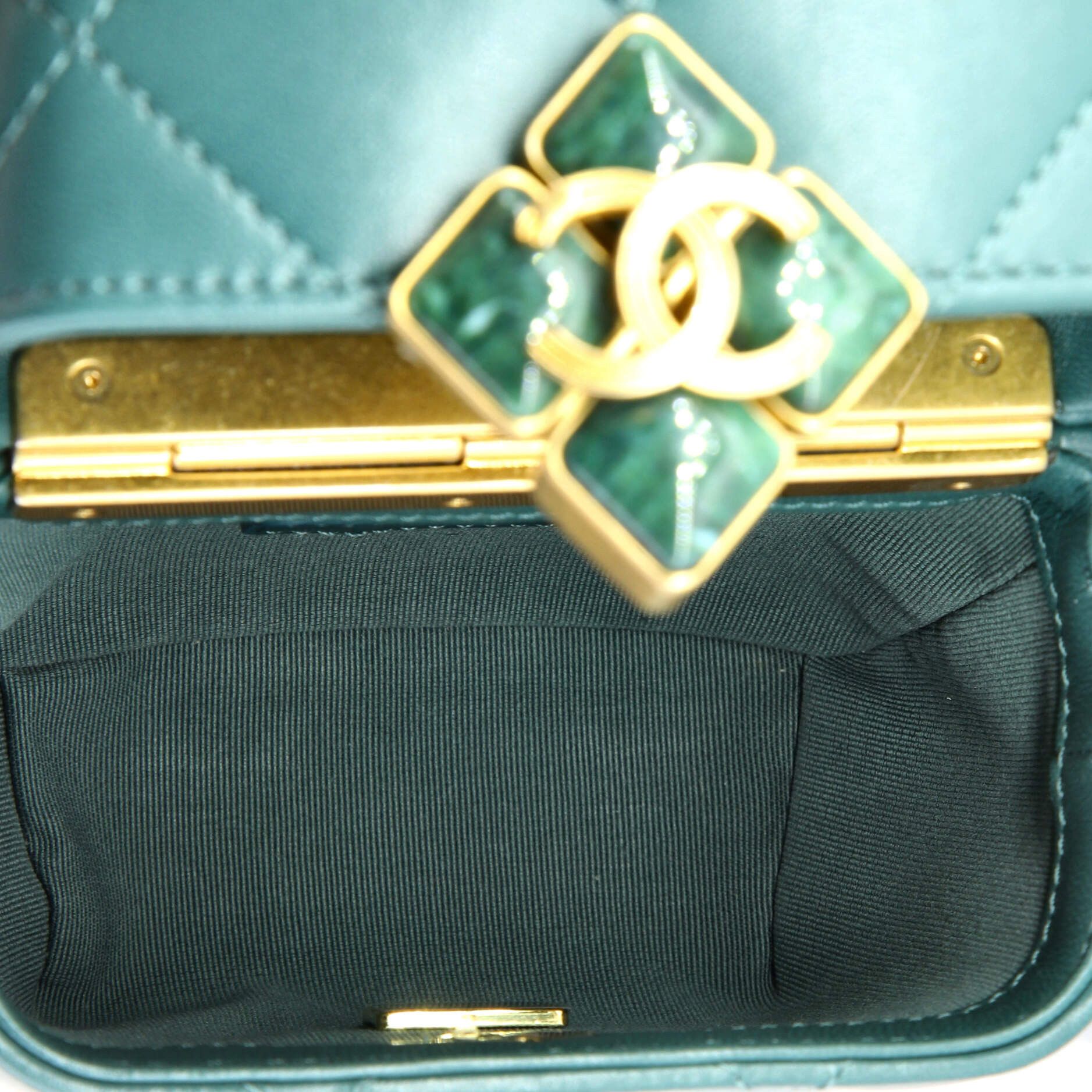 Chanel Diamond Lock CC Phone Holder Crossbody Bag Size ONE SIZE - 5 Thumbnail