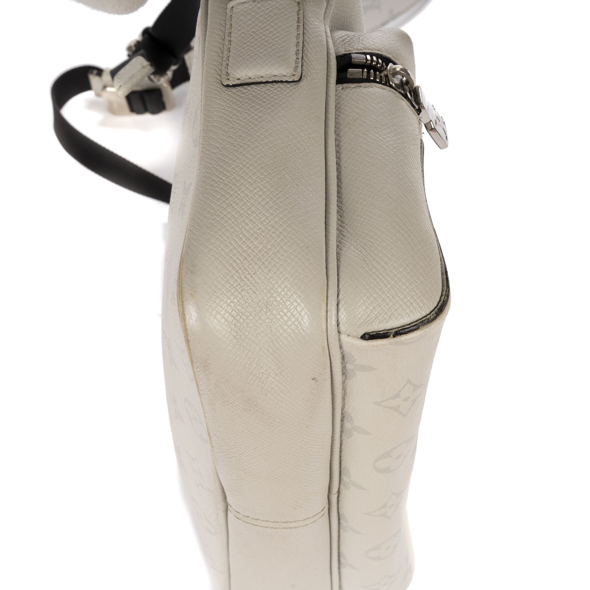 Louis Vuitton Outdoor Taigarama Messenger Size ONE SIZE - 7 Thumbnail