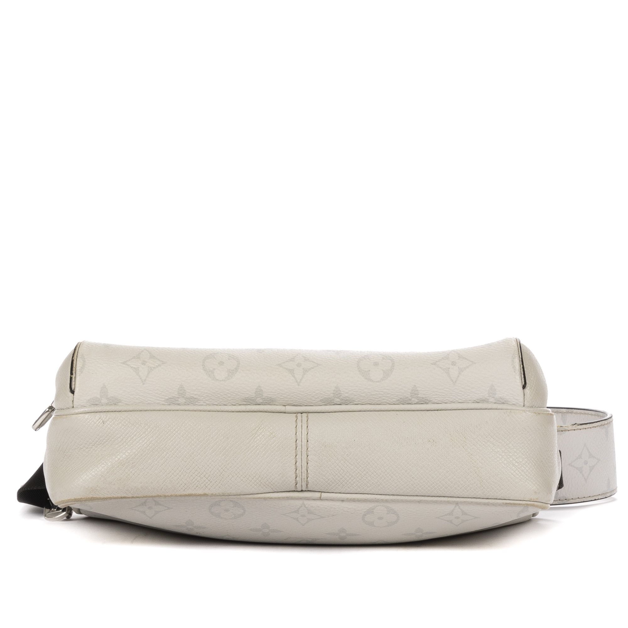 Louis Vuitton Outdoor Taigarama Messenger Size ONE SIZE - 6 Thumbnail