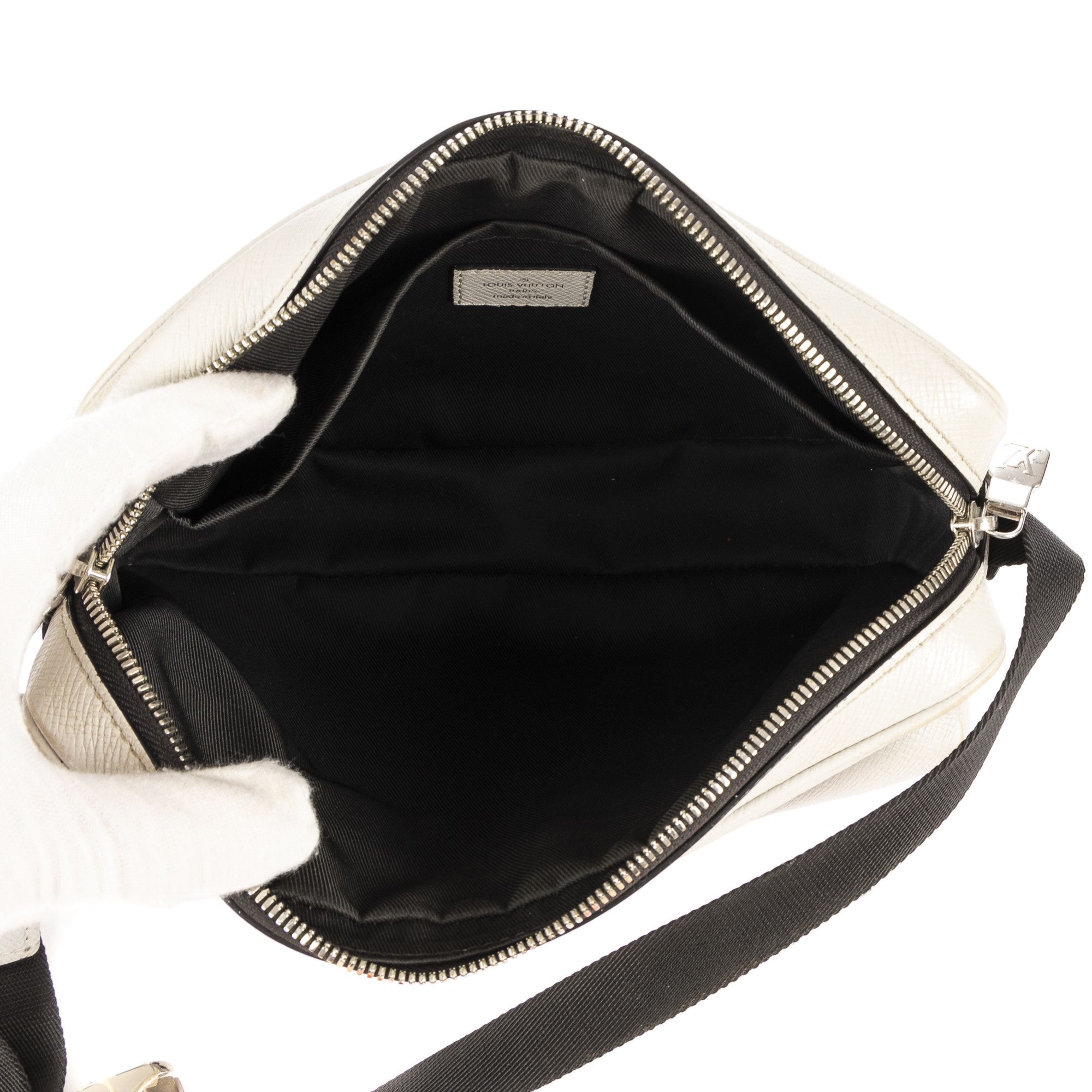 Louis Vuitton Outdoor Taigarama Messenger Size ONE SIZE - 9 Thumbnail