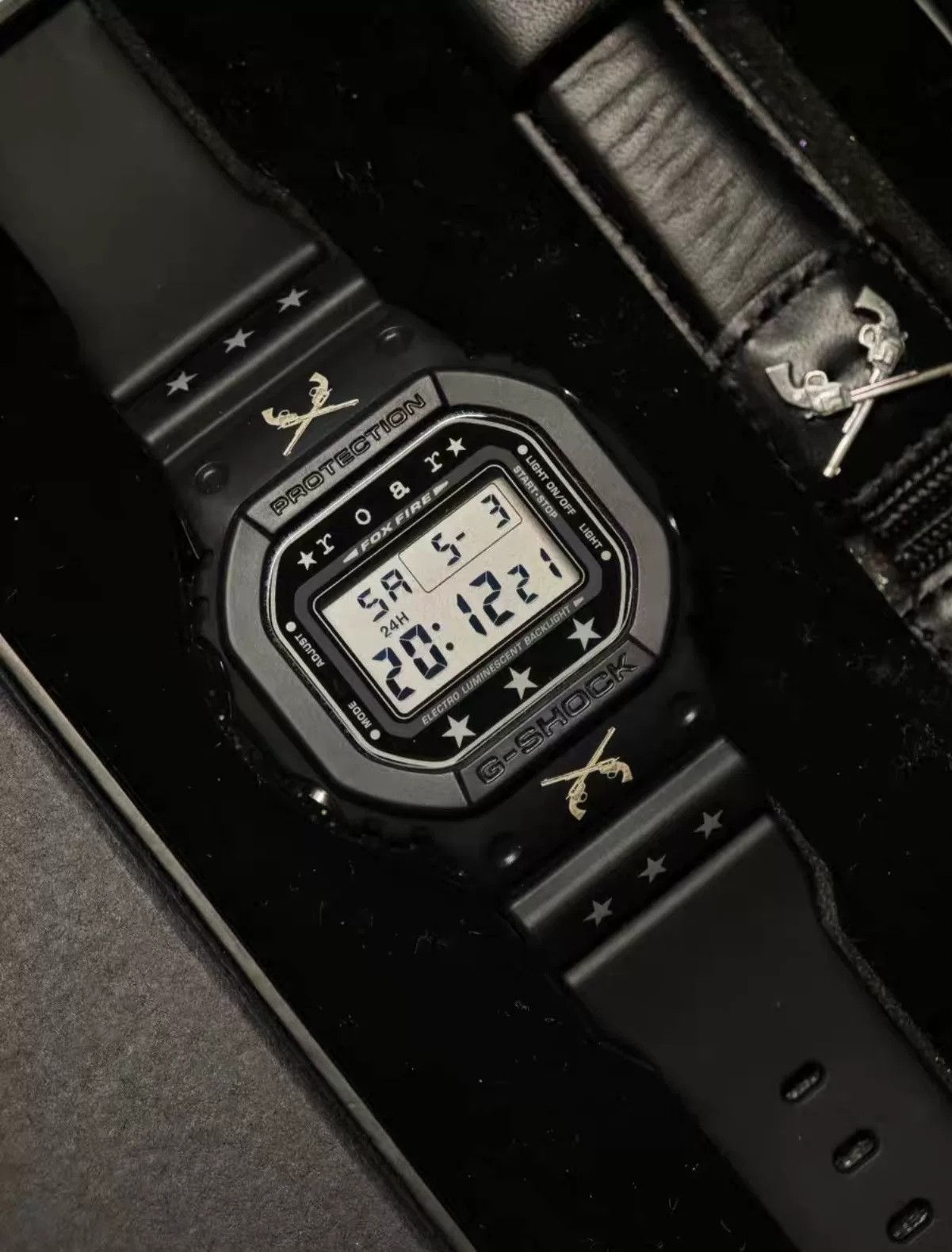 roarguns Casio G-Shock DW5600 Roarguns Isetan Limited Size ONE SIZE - 9 Thumbnail