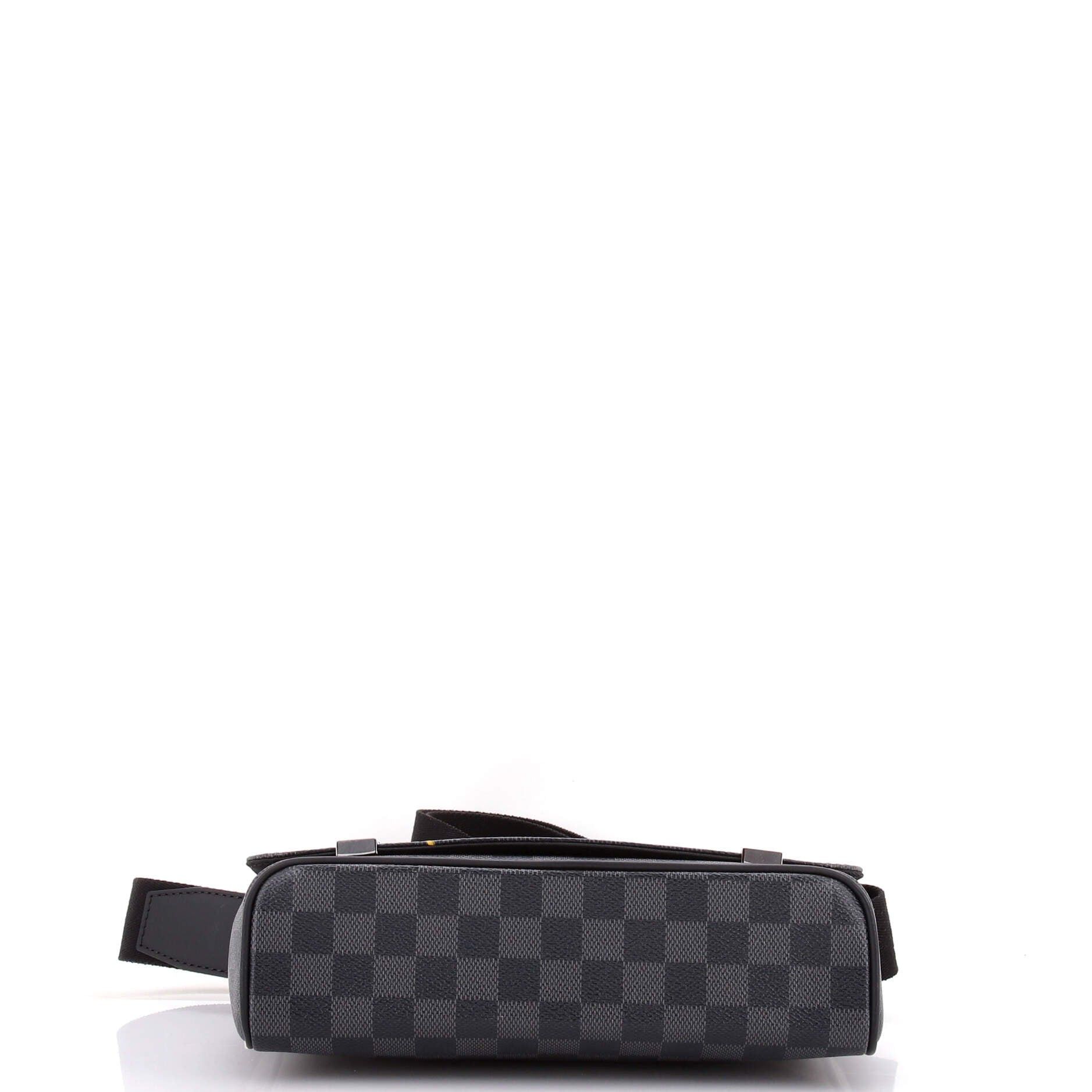 Louis Vuitton District Messenger Bag Size ONE SIZE - 4 Thumbnail