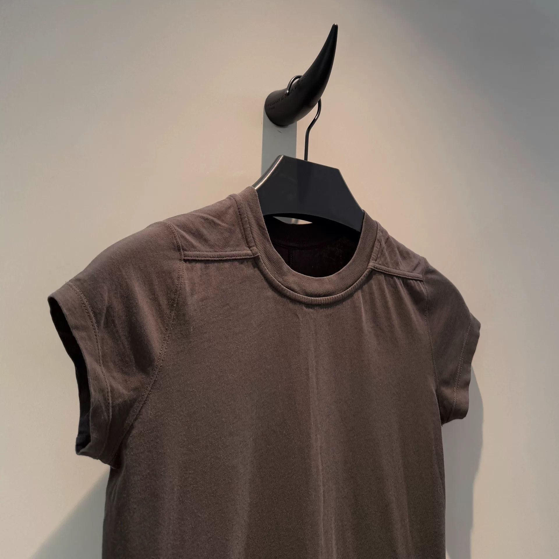 Rick Owens Rick Owens Women's Classic Slim Short Sleeve Size M / US 6-8 / IT 42-44 - 2 Thumbnail