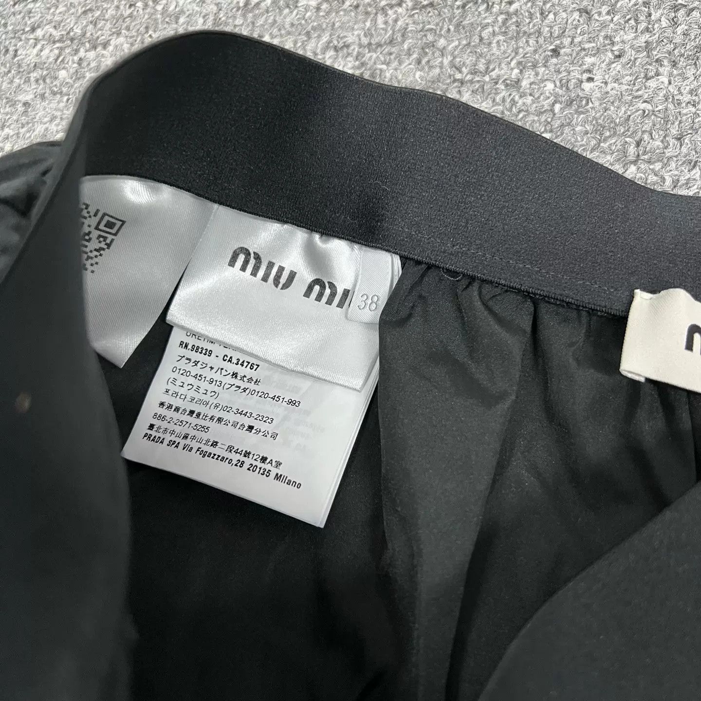 Miu Miu Miu Miu Logo Nylon Shorts Size 38" / US 16 / IT 52 - 6 Thumbnail
