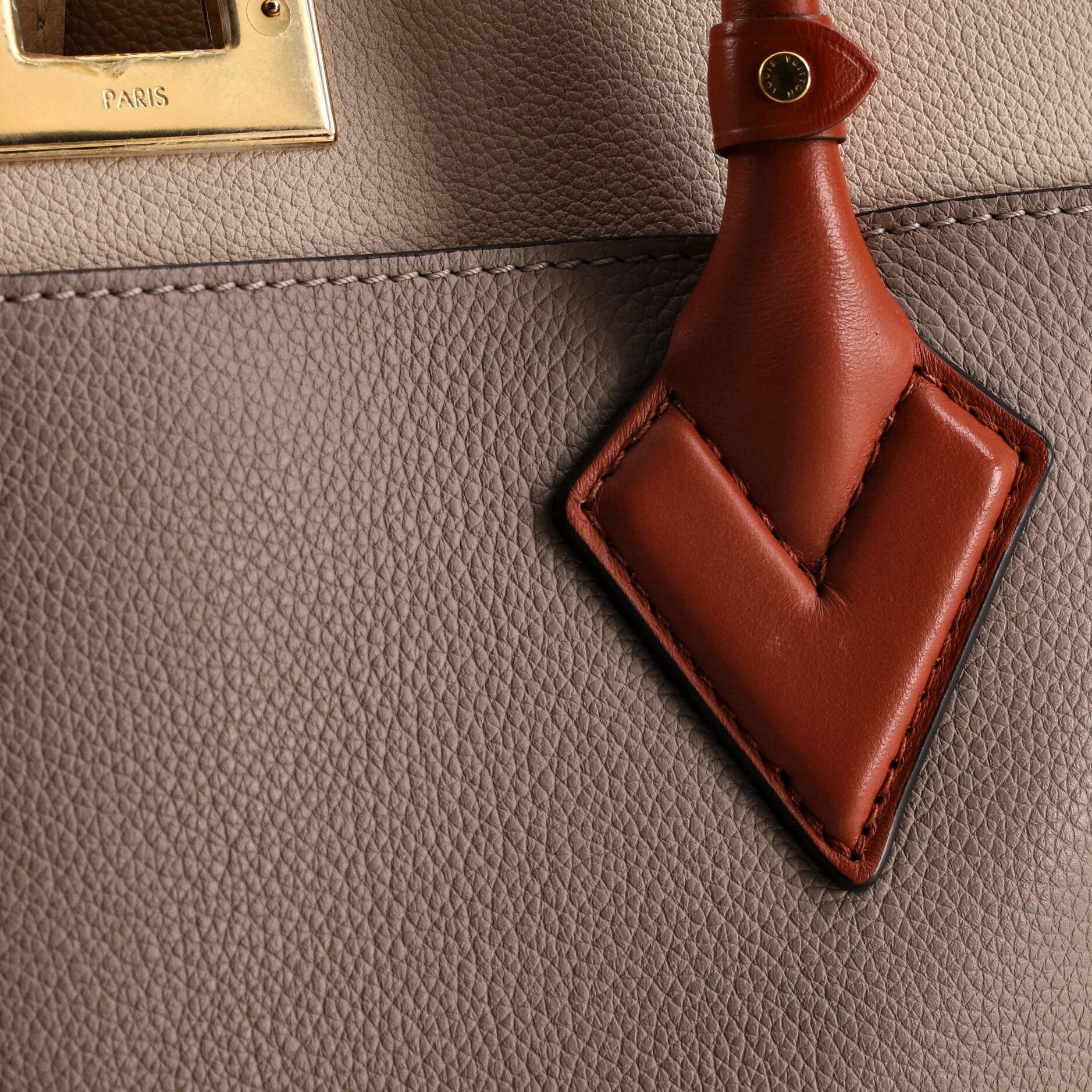 Louis Vuitton On My Side Tote Size ONE SIZE - 7 Thumbnail