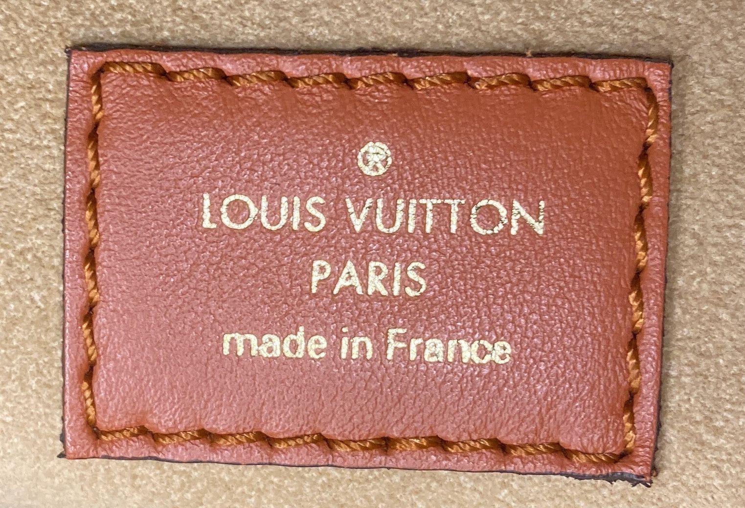 Louis Vuitton On My Side Tote Size ONE SIZE - 9 Thumbnail