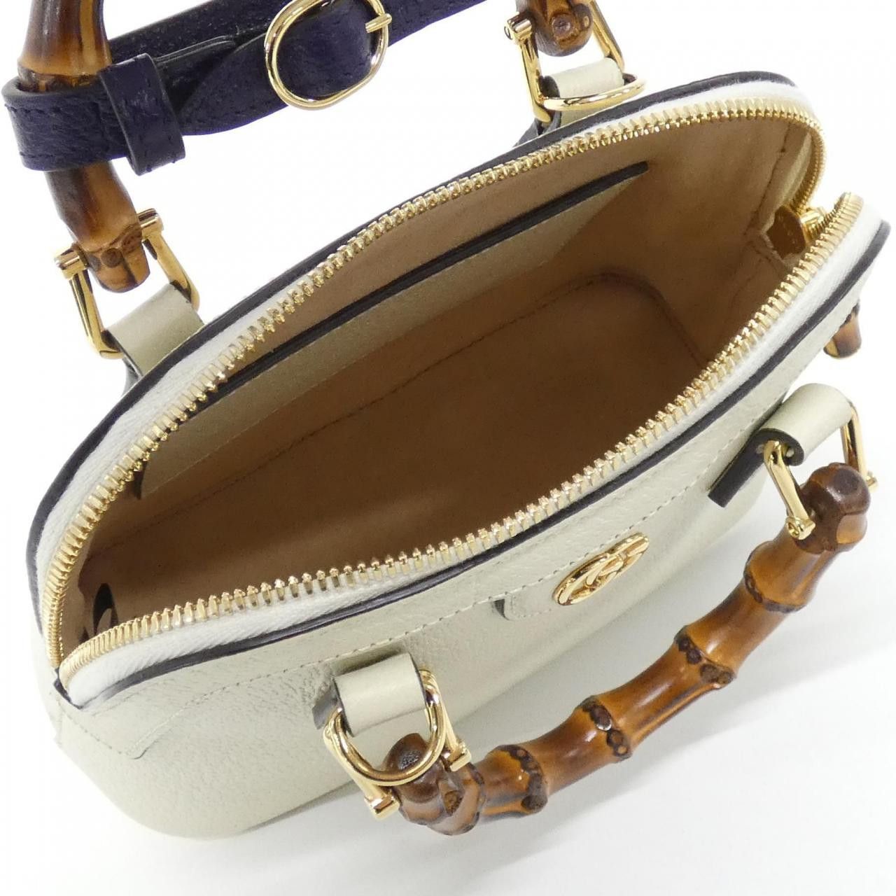 Gucci Gucci Gucci DIANA Leather Bag Leather Crossbody Bag 715775 DJ24G DUTY FREE for USA Size ONE SIZE - 7 Thumbnail