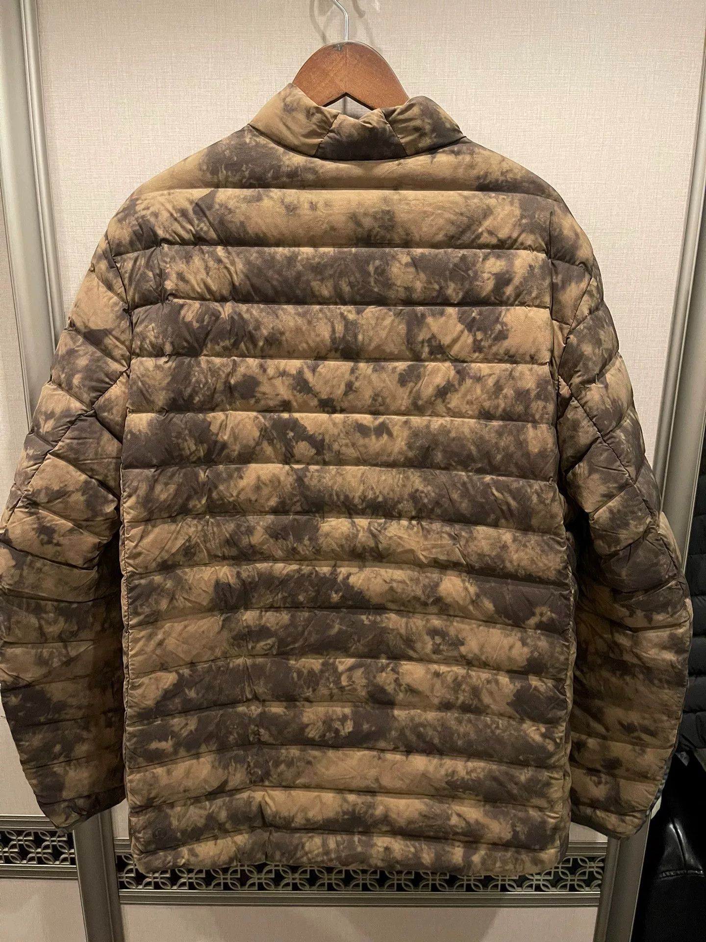 Lululemon lululemon Camo Puffer Jacket Size US XL / EU 56 / 4 - 2 Thumbnail