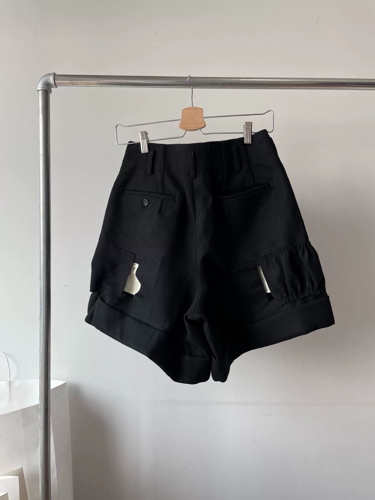 Comme des Garcons Comme des Garcons Bow Shorts Size 36" / US 14 / IT 50 - 2 Thumbnail