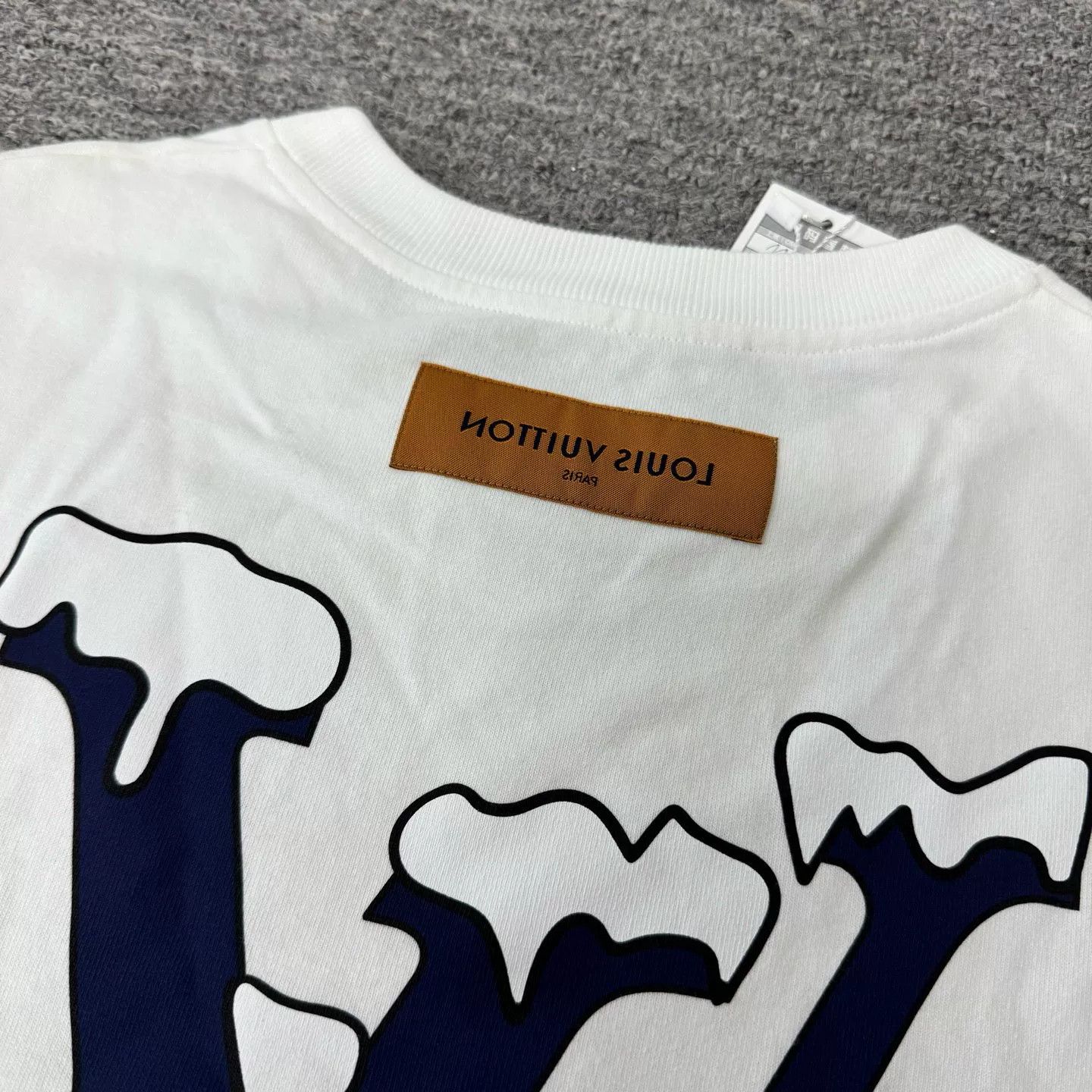 Louis Vuitton Louis Vuitton Snow Mountain Logo T-shirt Size US M / EU 48-50 / 2 - 7 Thumbnail