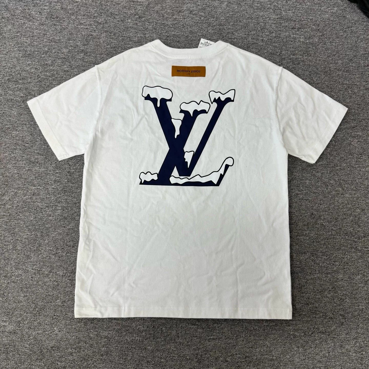 Louis Vuitton Louis Vuitton Snow Mountain Logo T-shirt Size US M / EU 48-50 / 2 - 2 Thumbnail