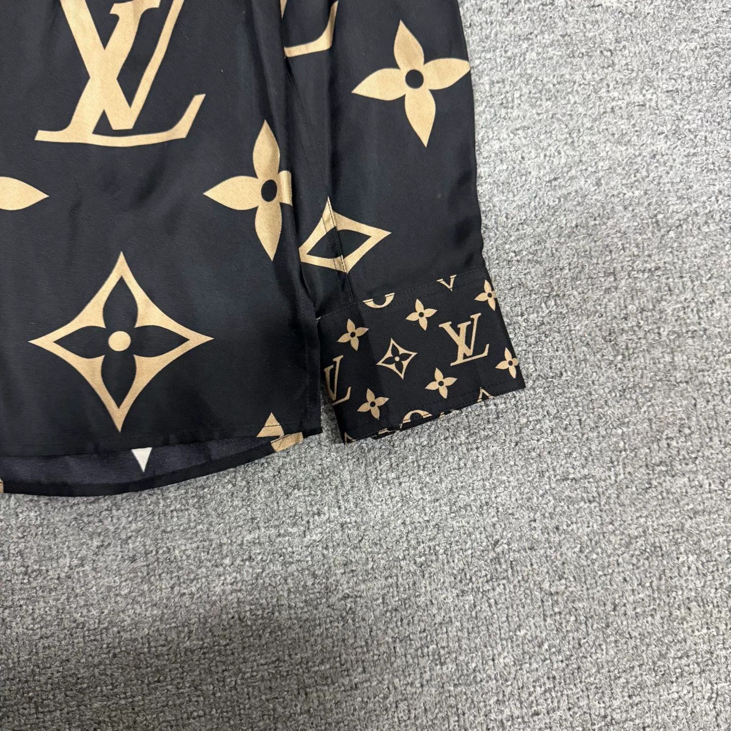 Louis Vuitton Louis Vuitton Limited Edition Silk Shirt Size US XXS / EU 40 - 3 Thumbnail