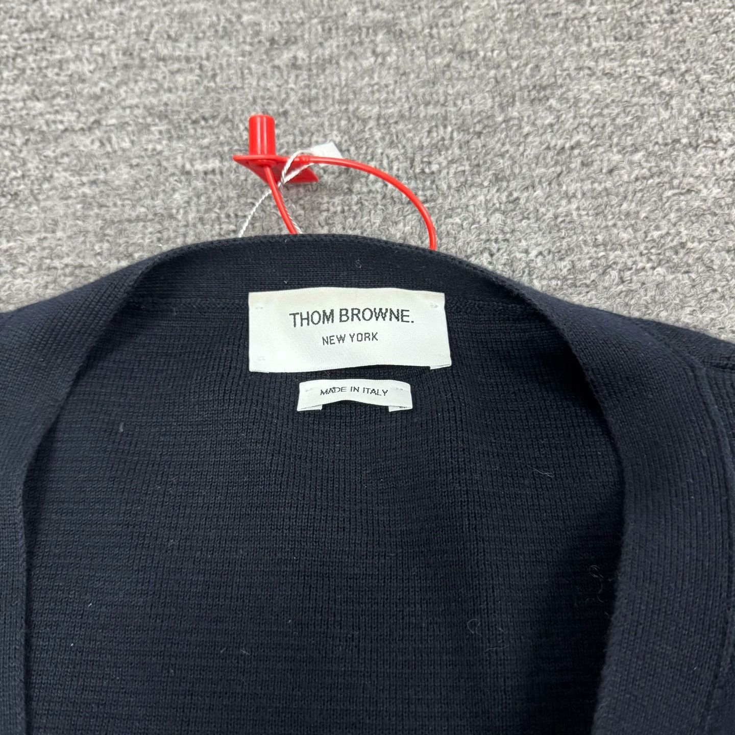 Thom Browne Thom Browne TB Four-Stripe Thick Knit Cardigan Size US XXL / EU 58 / 5 - 5 Thumbnail