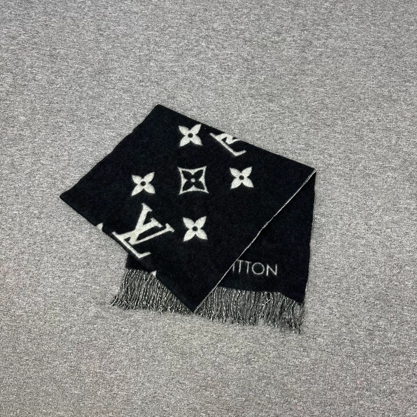 Louis Vuitton Louis Vuitton Reykjavik Cashmere Scarf Size ONE SIZE - 2 Thumbnail