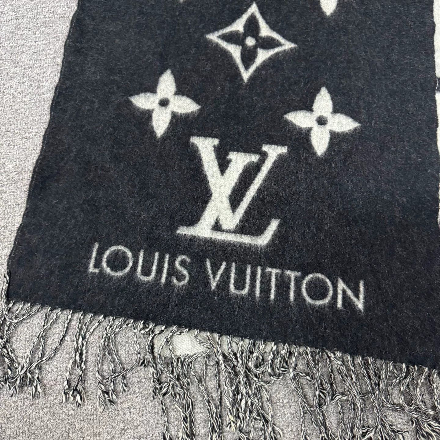 Louis Vuitton Louis Vuitton Reykjavik Cashmere Scarf Size ONE SIZE - 3 Thumbnail