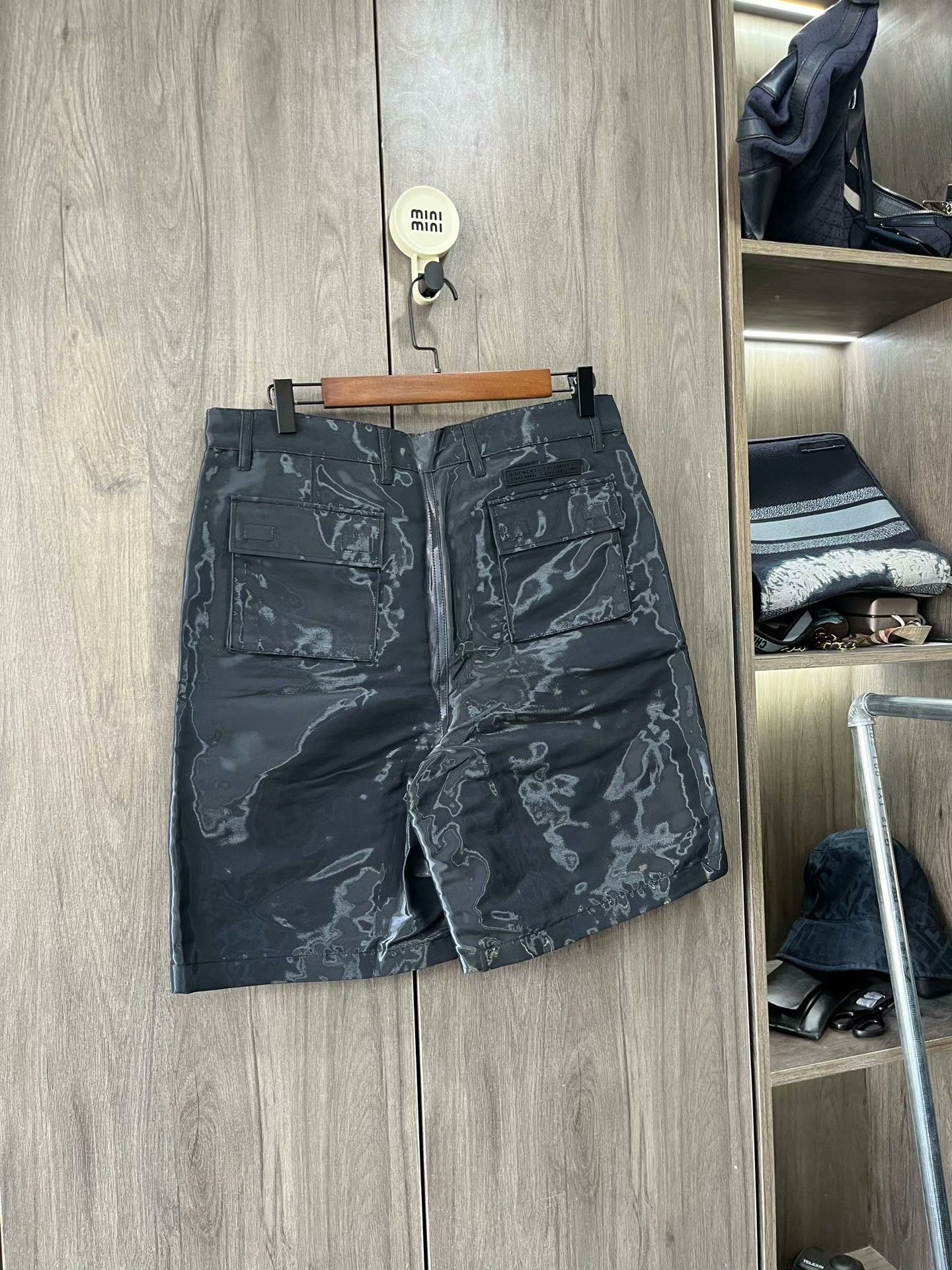 Givenchy Givenchy Multi-Pocket Reflective Shorts Size US 32 / EU 48 - 6 Thumbnail