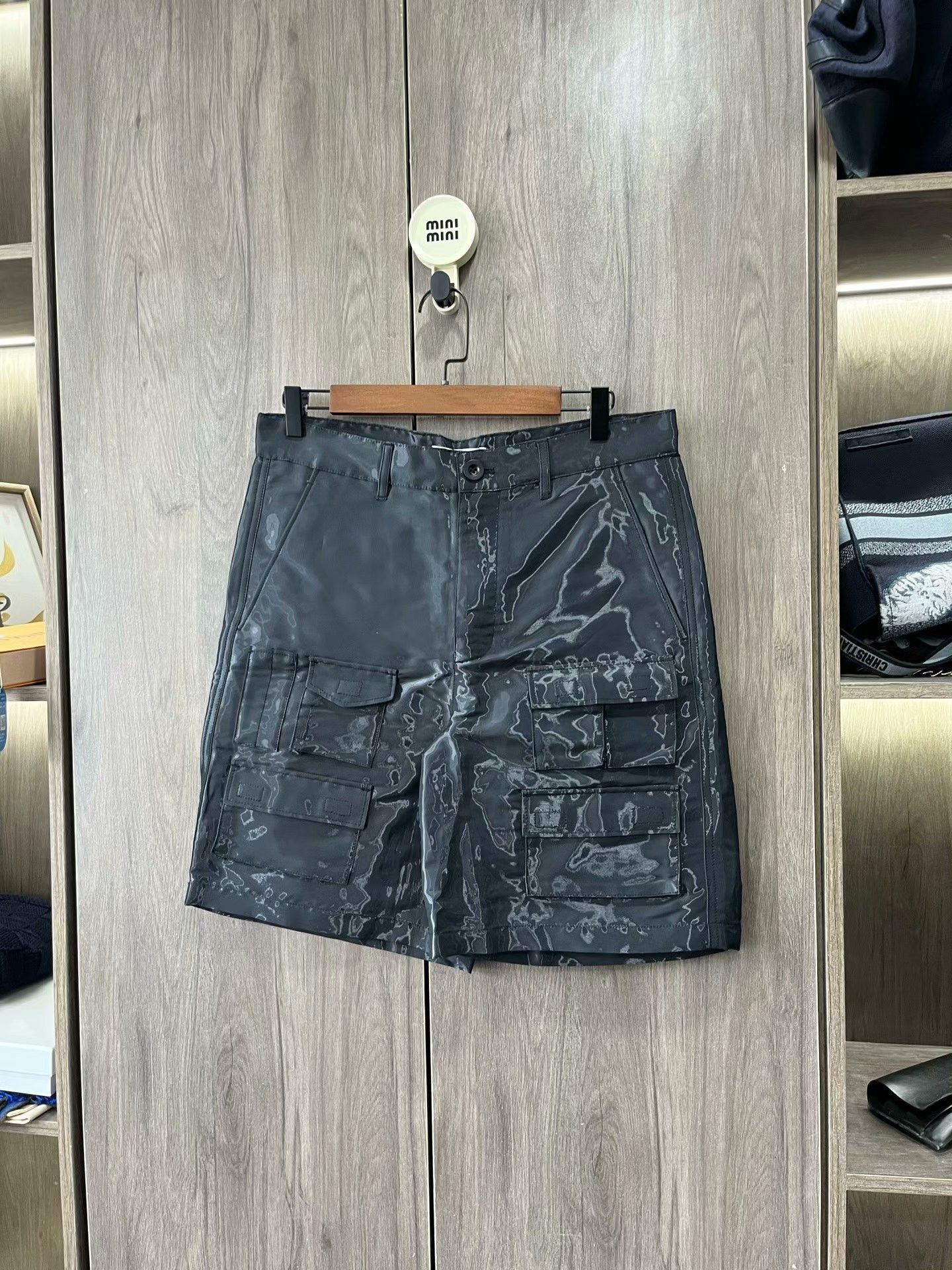 Givenchy Givenchy Multi-Pocket Reflective Shorts Size US 32 / EU 48 - 4 Thumbnail