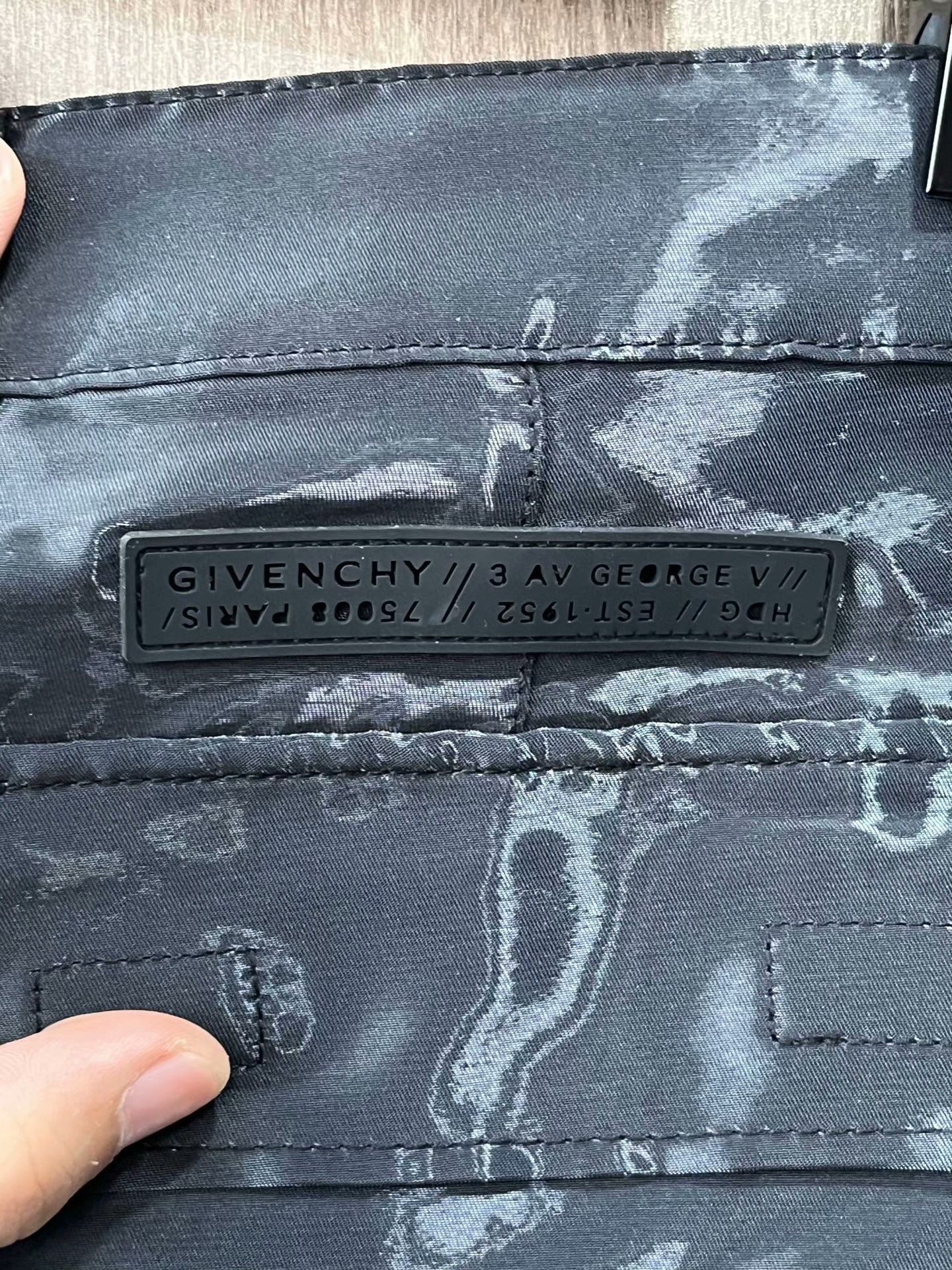 Givenchy Givenchy Multi-Pocket Reflective Shorts Size US 32 / EU 48 - 7 Thumbnail