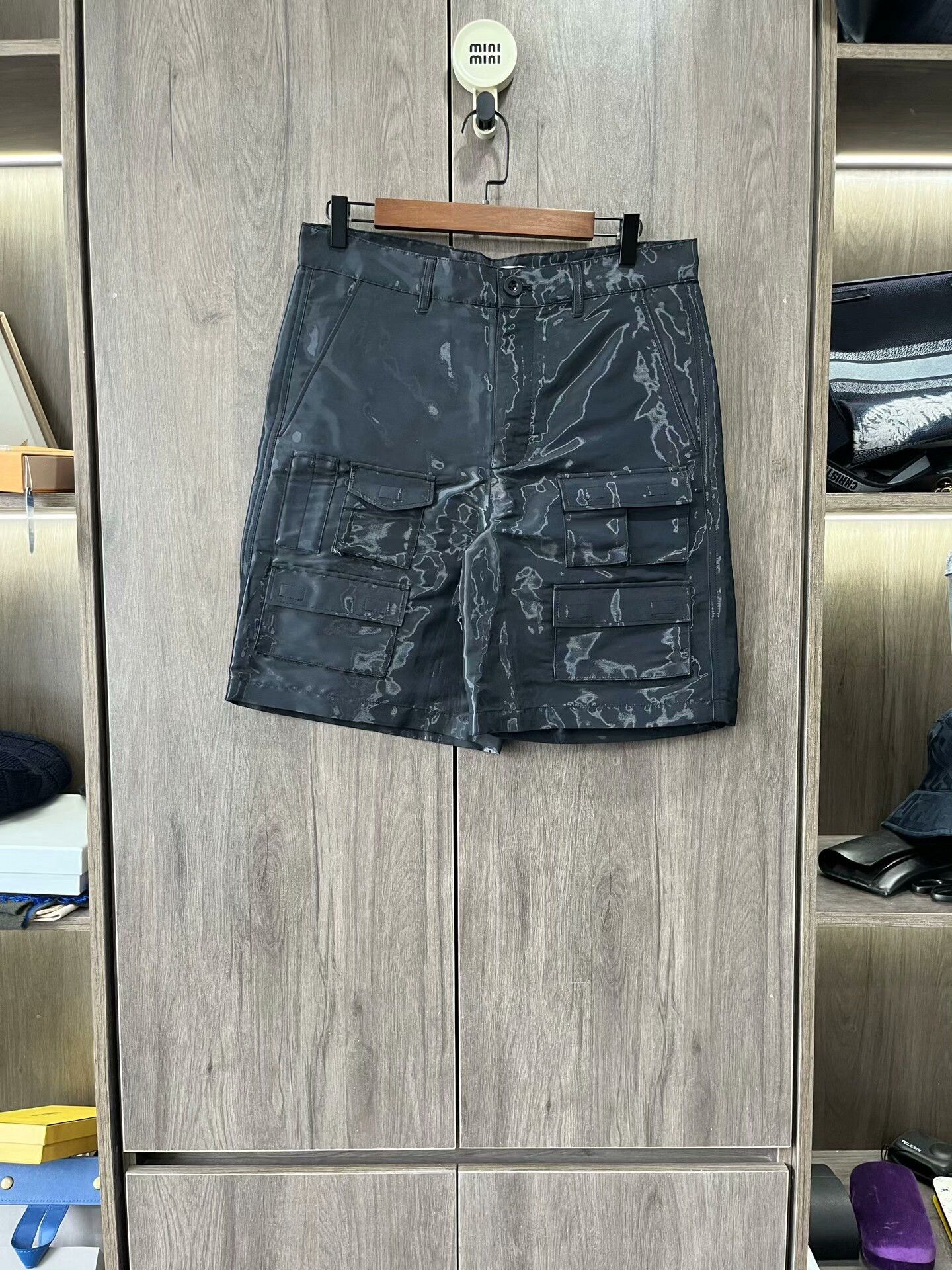 Givenchy Givenchy Multi-Pocket Reflective Shorts Size US 32 / EU 48 - 2 Thumbnail