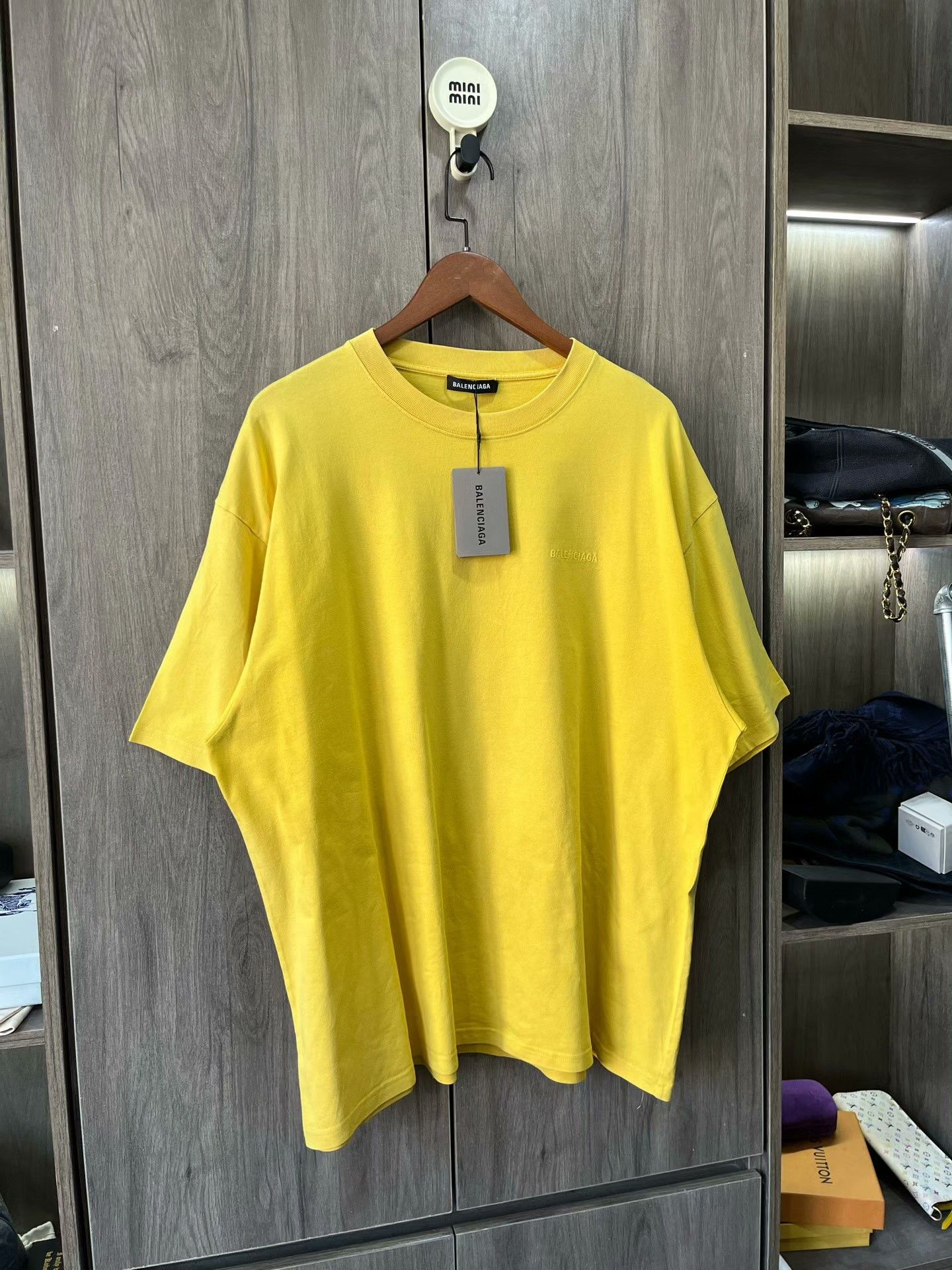 Balenciaga Balenciaga Yellow Embroidered Letter T-Shirt Size US XS / EU 42 / 0 - 3 Thumbnail