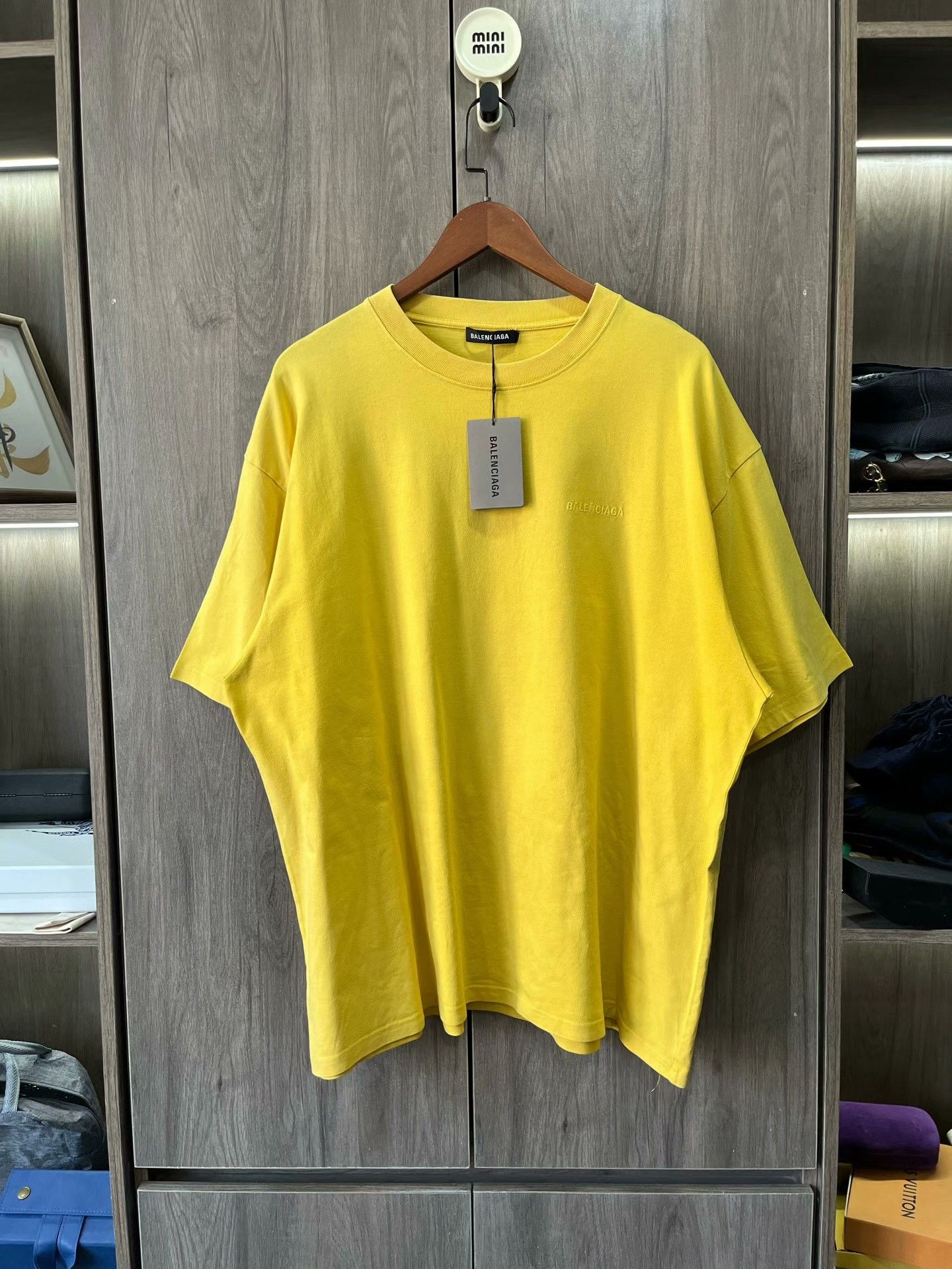 Balenciaga Balenciaga Yellow Embroidered Letter T-Shirt Size US XS / EU 42 / 0 - 5 Thumbnail