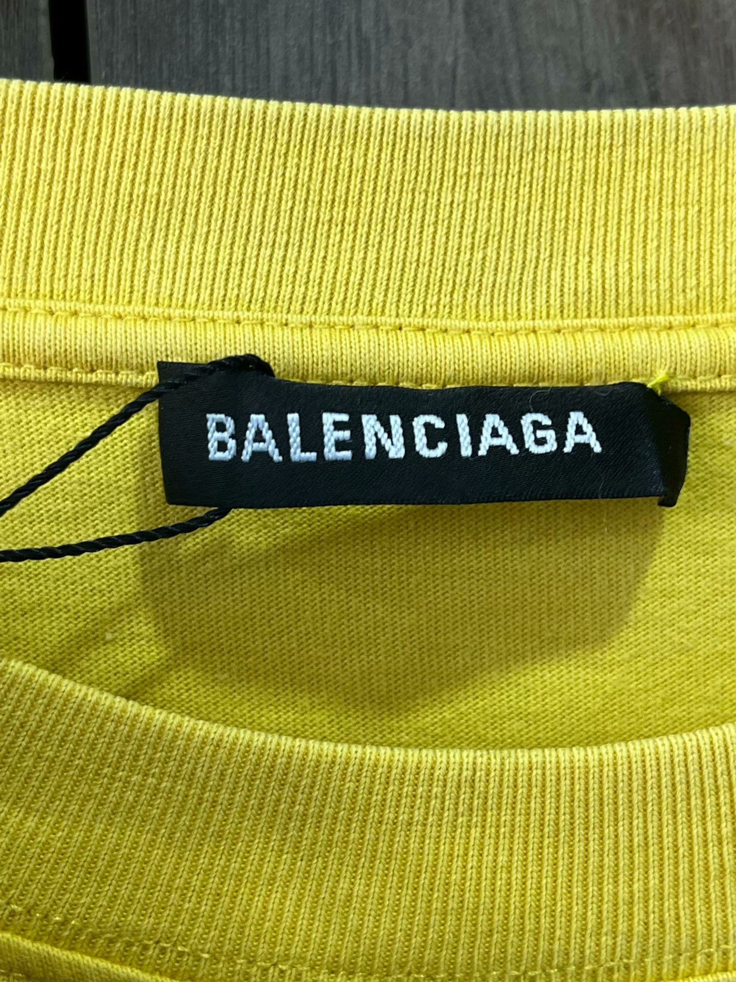 Balenciaga Balenciaga Yellow Embroidered Letter T-Shirt Size US XS / EU 42 / 0 - 7 Thumbnail