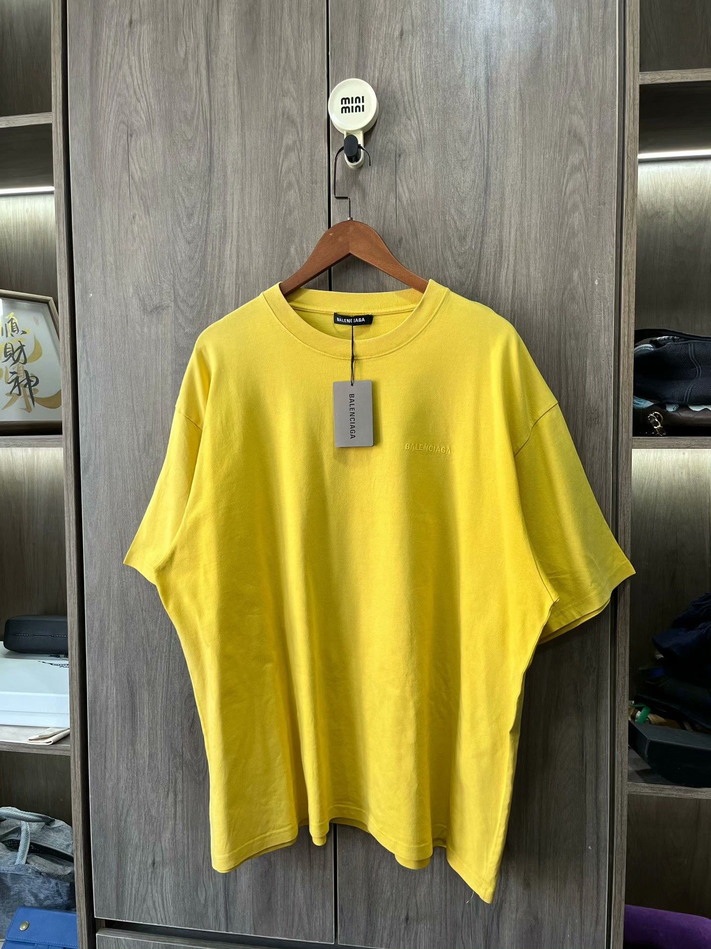 Balenciaga Balenciaga Yellow Embroidered Letter T-Shirt Size US XS / EU 42 / 0 - 2 Thumbnail