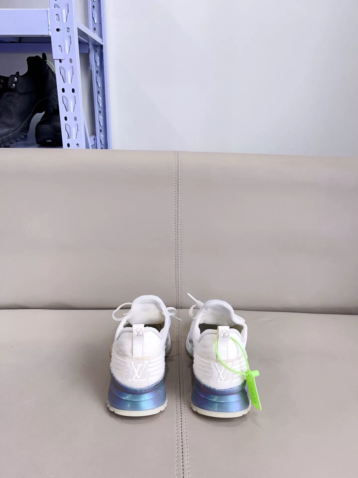 Louis Vuitton Louis Vuitton LV VNR White Sneakers Size US 8 / EU 41 - 5 Thumbnail