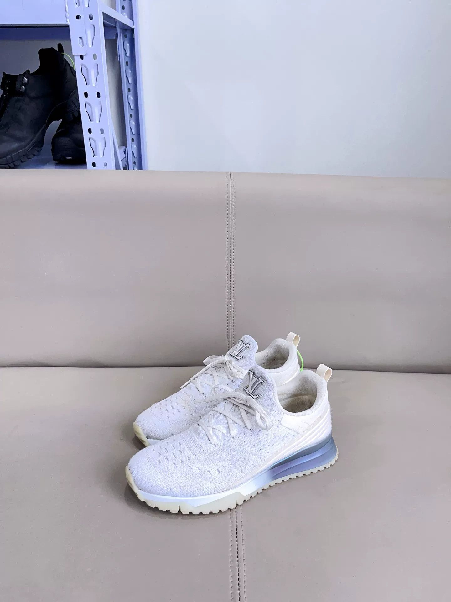 Louis Vuitton Louis Vuitton LV VNR White Sneakers Size US 8 / EU 41 - 2 Thumbnail
