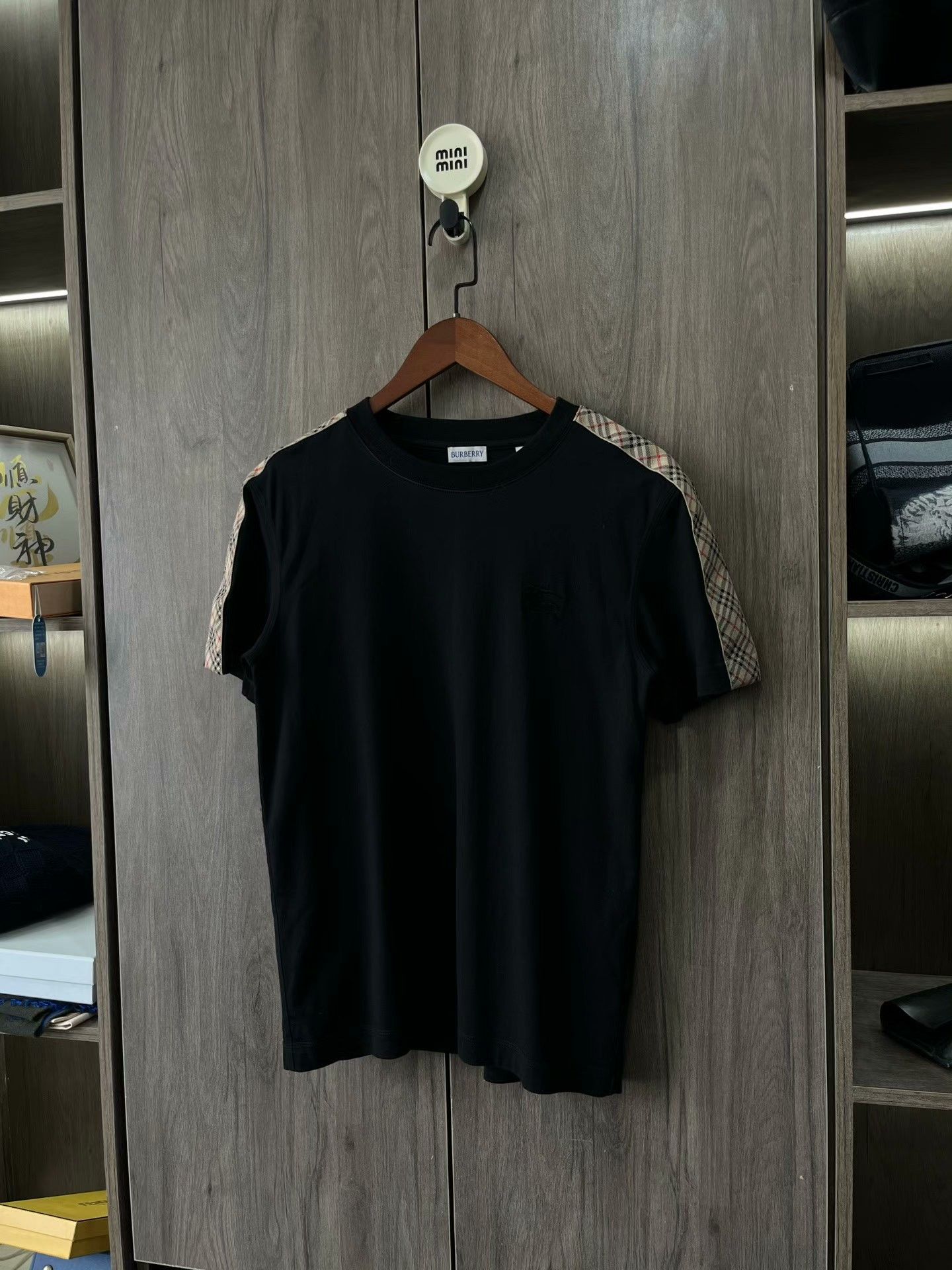 Burberry Burberry Check Round Neck Slim Short Sleeve Size US S / EU 44-46 / 1 - 7 Thumbnail