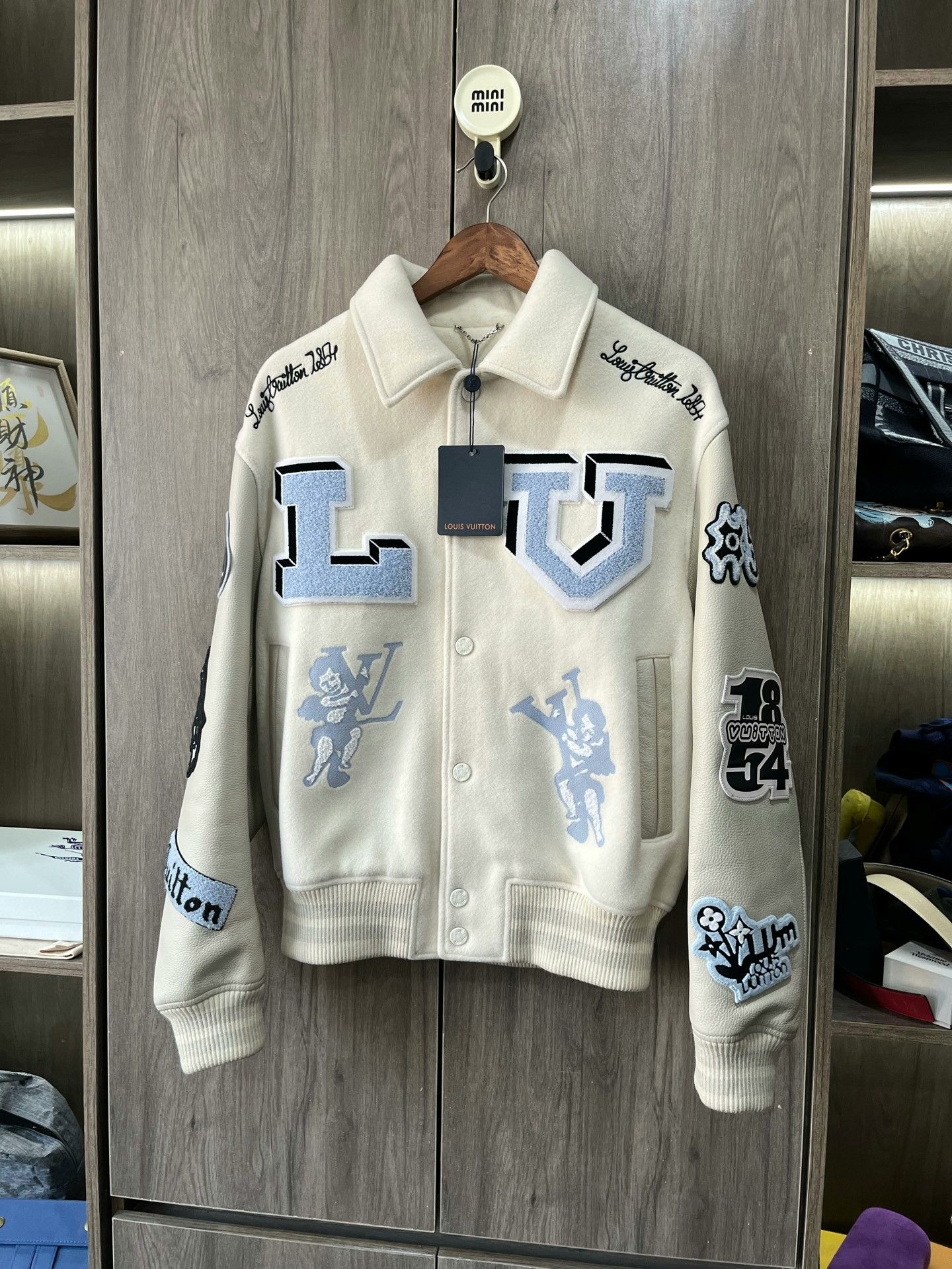 Louis Vuitton Louis Vuitton Bugs Bunny Baseball Jacket Size US M / EU 48-50 / 2 - 6 Thumbnail