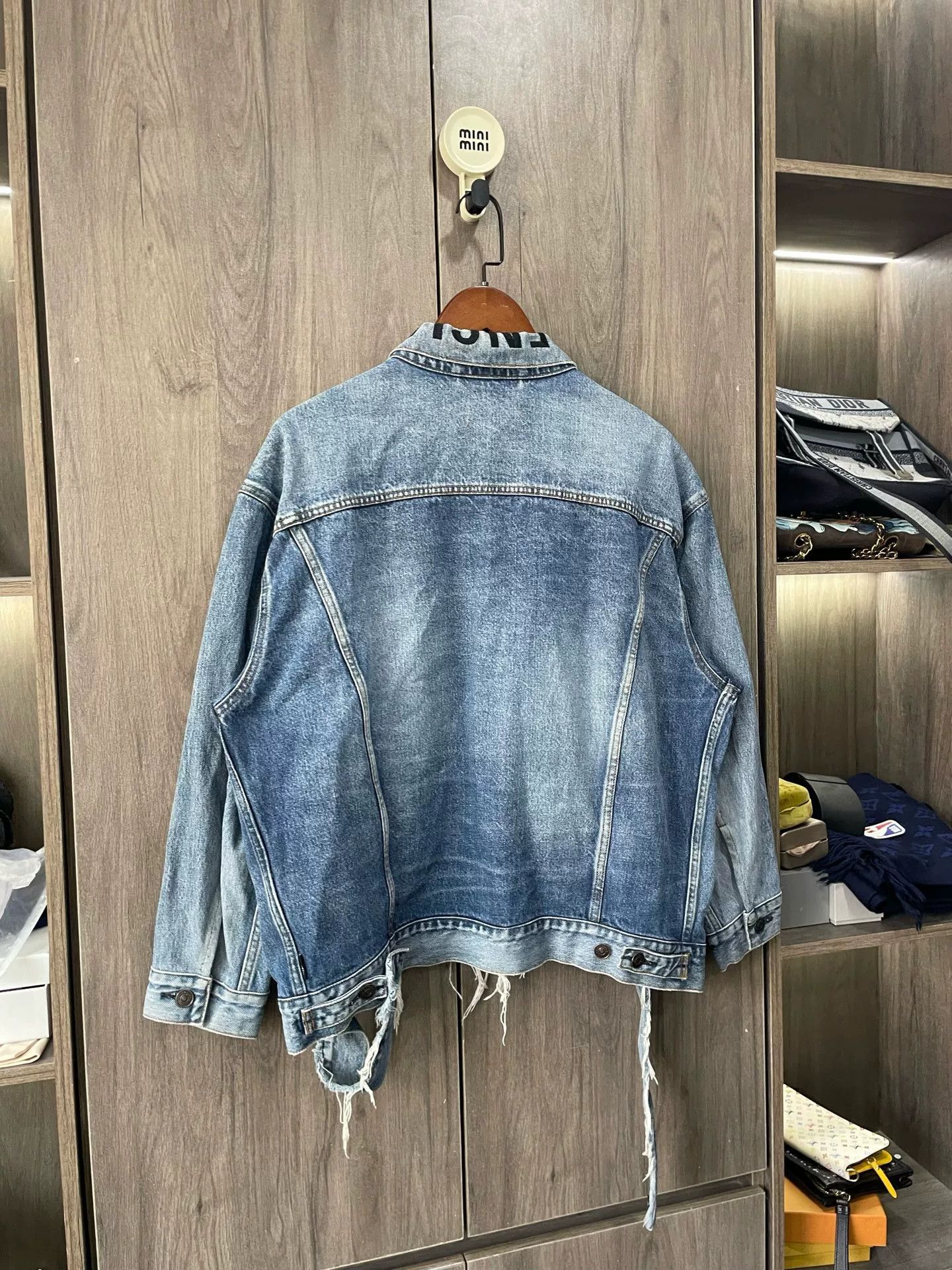 Balenciaga Balenciaga Collar Embroidered Denim Jacket Size XXS / US 00 / IT 34 - 3 Thumbnail