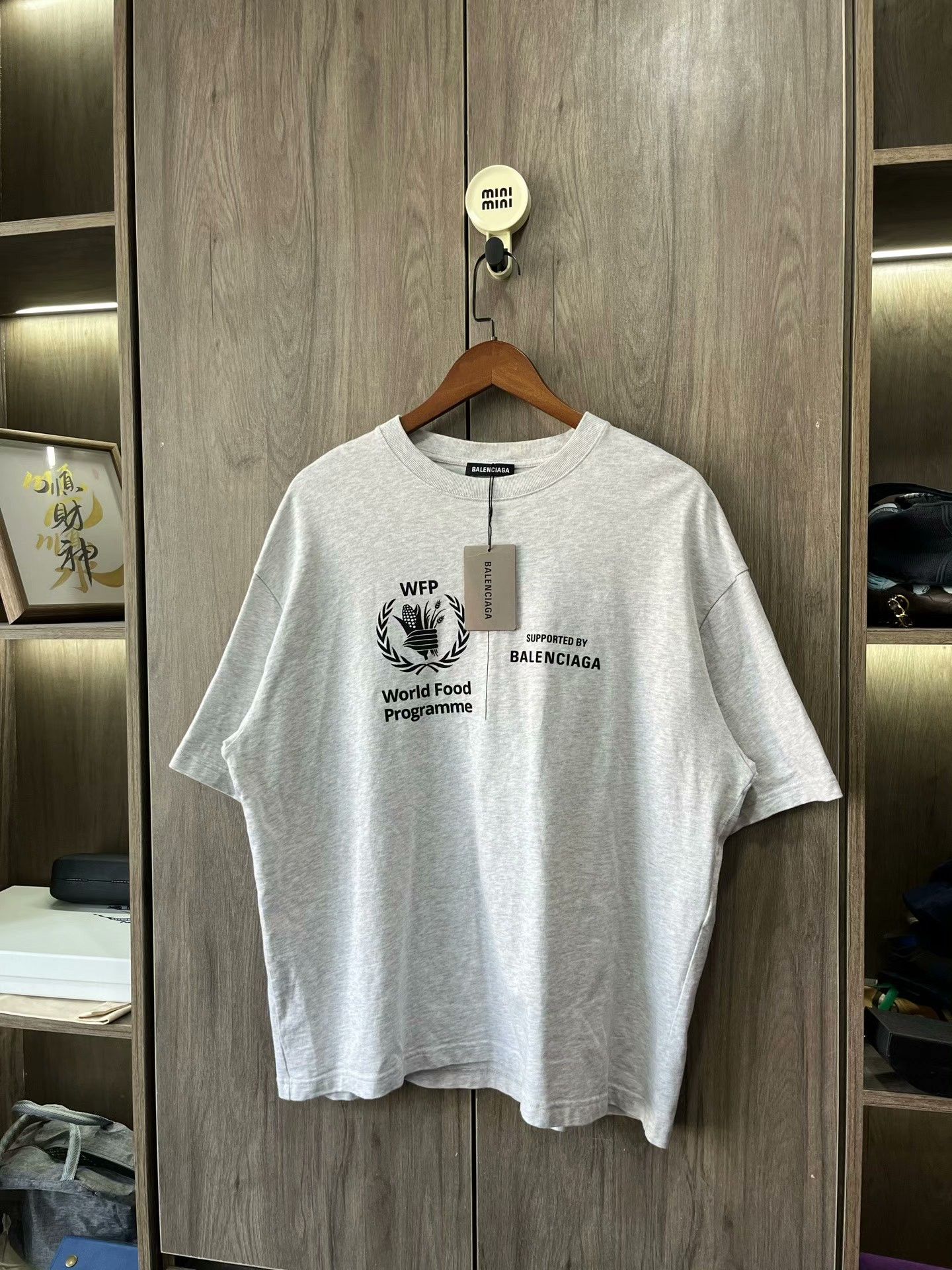 Balenciaga Balenciaga World Food Gray Short-Sleeve Tee Size US L / EU 52-54 / 3 - 5 Thumbnail
