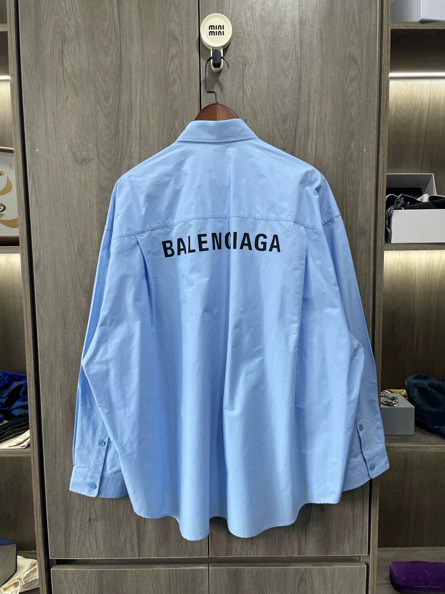 Balenciaga Balenciaga Back Print Solid Long-Sleeve Shirt Size US S / EU 44-46 / 1 - 9 Thumbnail