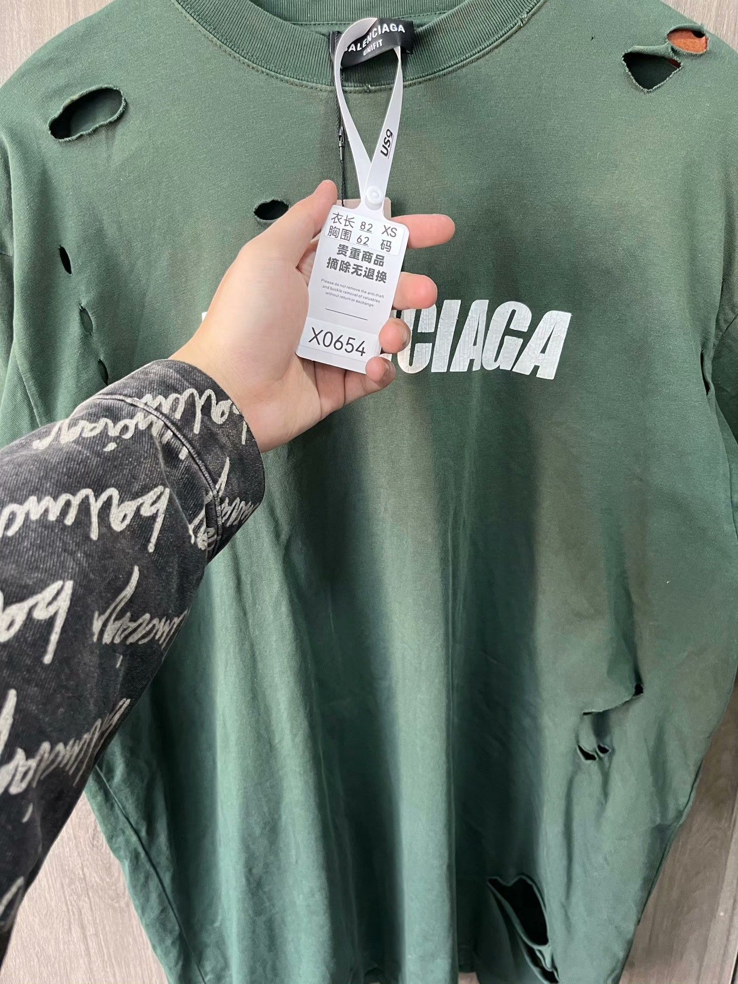 Balenciaga Balenciaga Distressed Green Short-Sleeve Size US XS / EU 42 / 0 - 8 Thumbnail