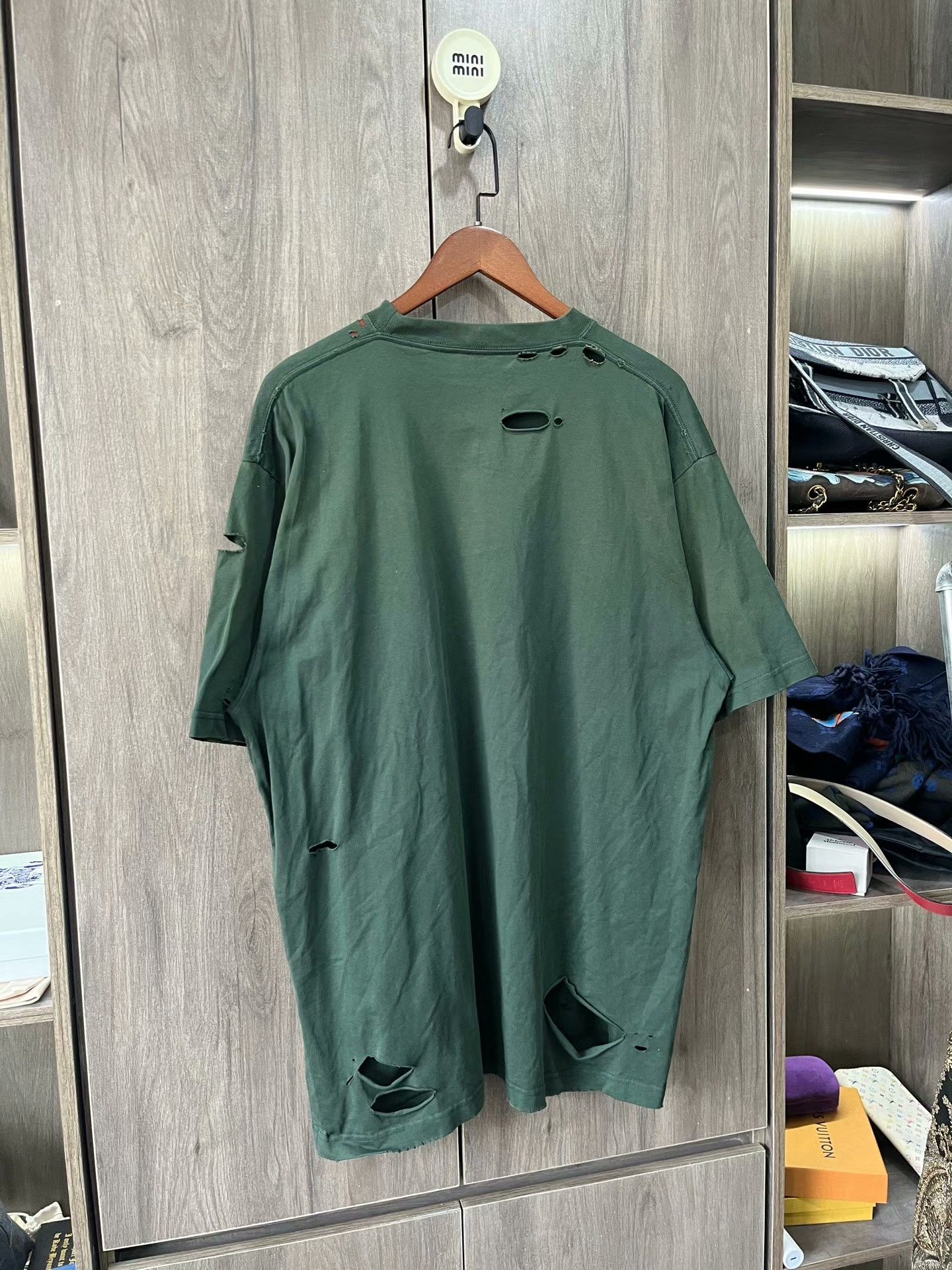 Balenciaga Balenciaga Distressed Green Short-Sleeve Size US XS / EU 42 / 0 - 3 Thumbnail