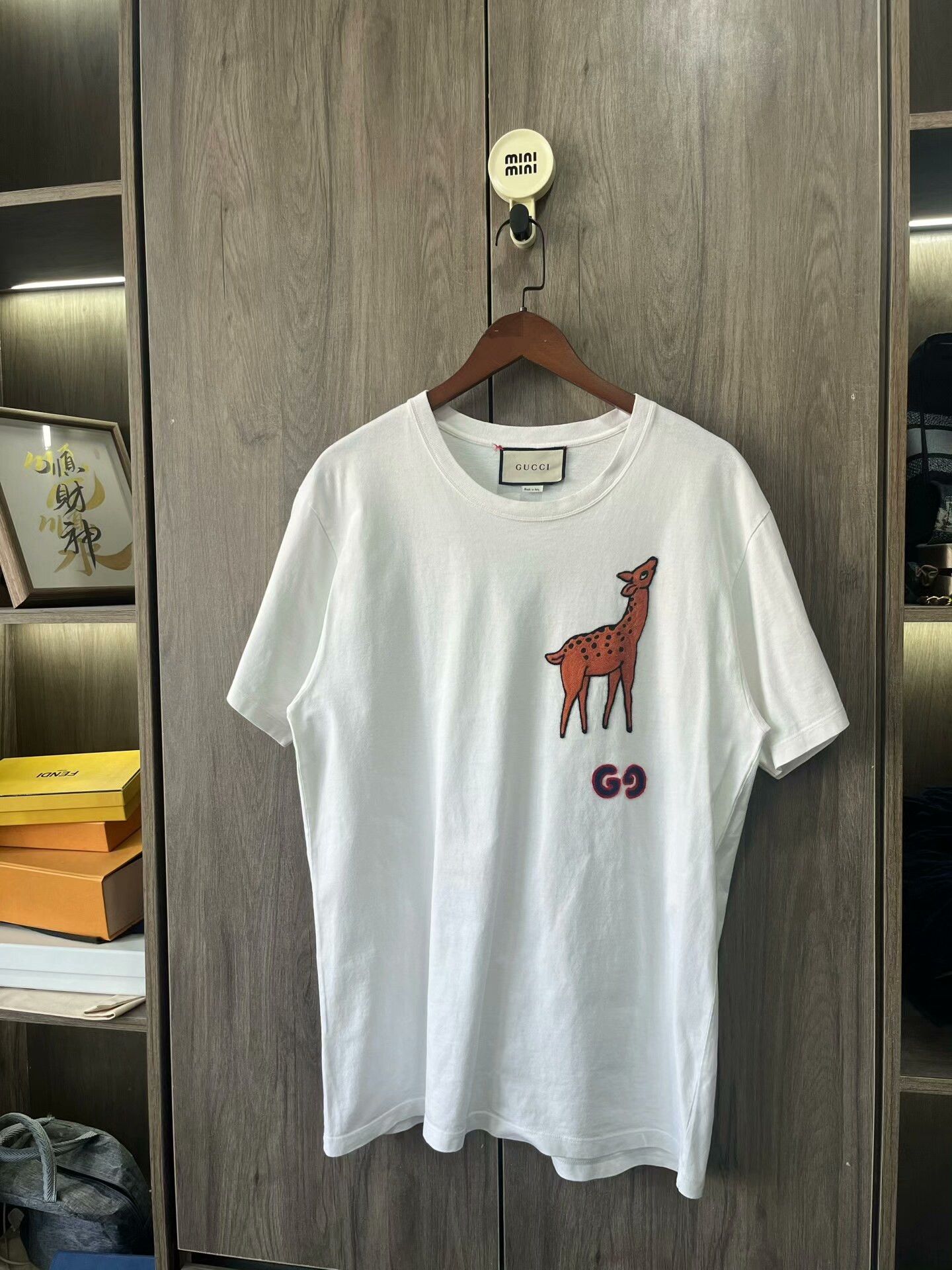 Gucci Gucci White Deer Short-Sleeve T-Shirt Size US S / EU 44-46 / 1 - 9 Thumbnail