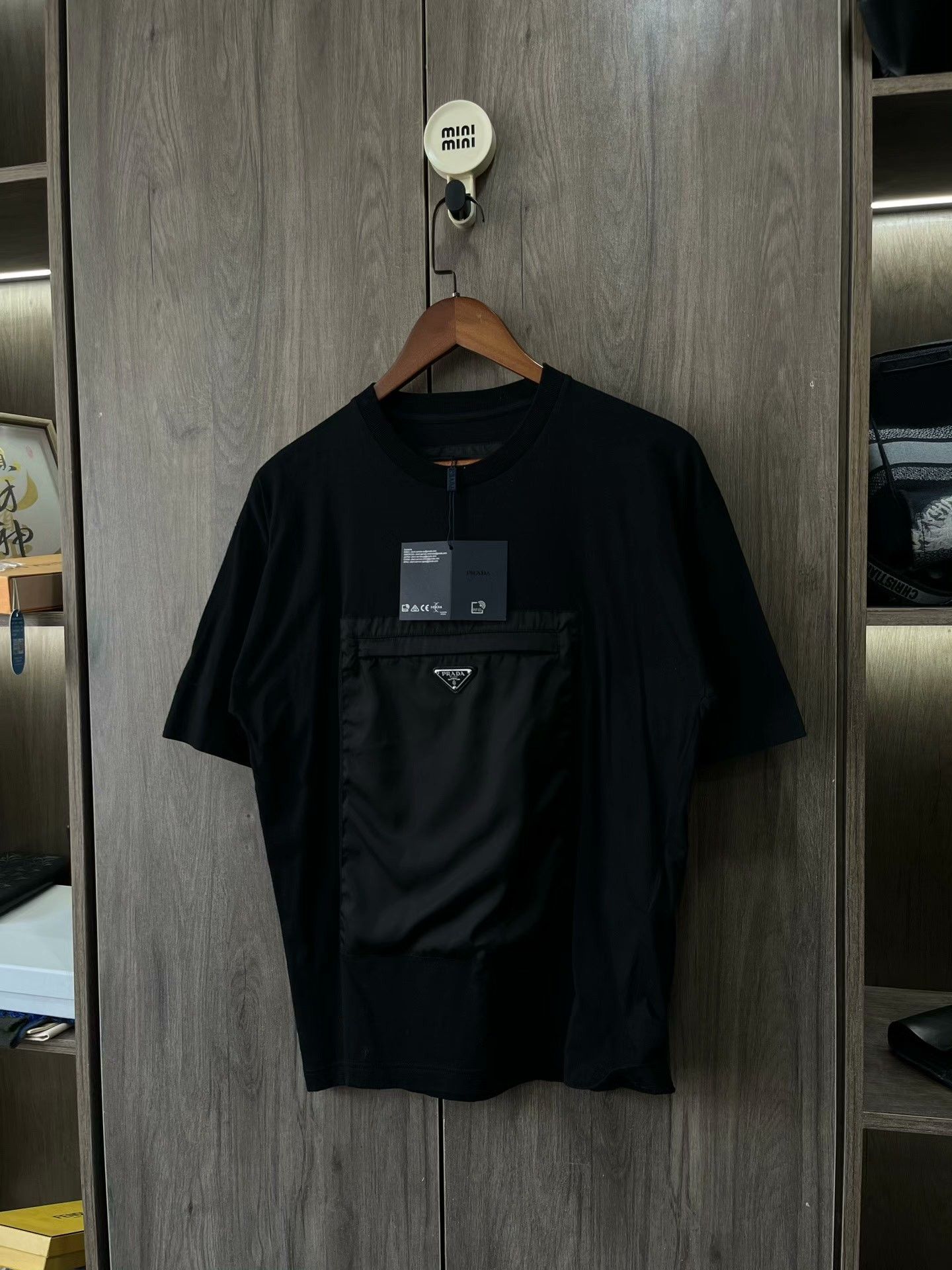 Prada Prada Triangle Logo Short Sleeve Size US M / EU 48-50 / 2 - 9 Thumbnail