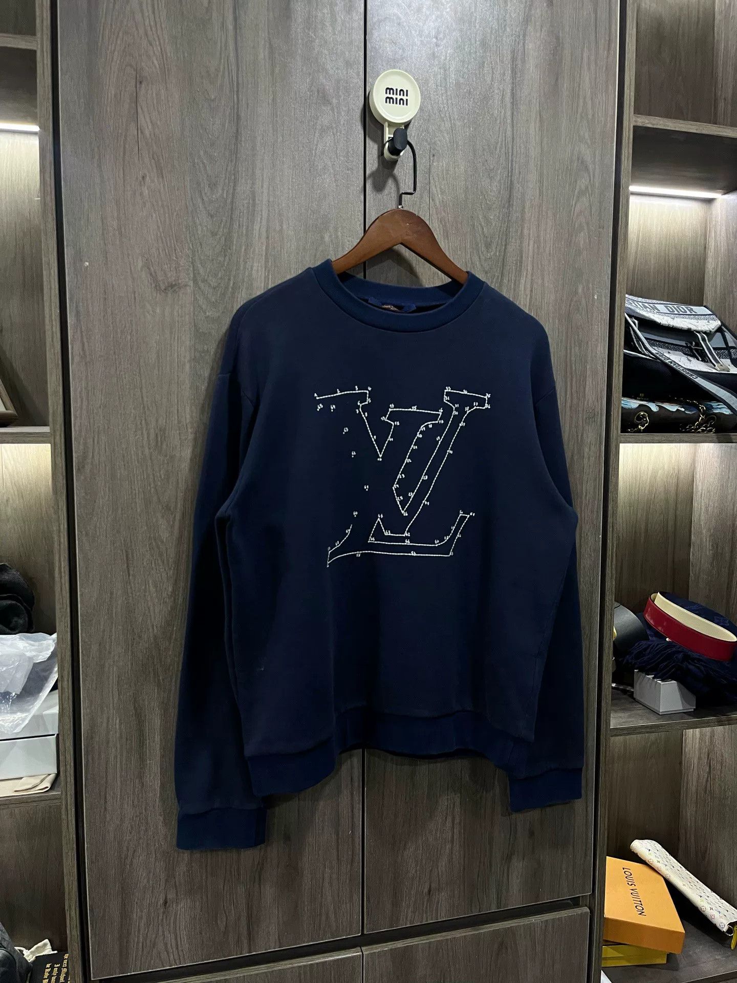 Louis Vuitton Louis Vuitton LV Embroidered Sweatshirt M Size US M / EU 48-50 / 2 - 5 Thumbnail