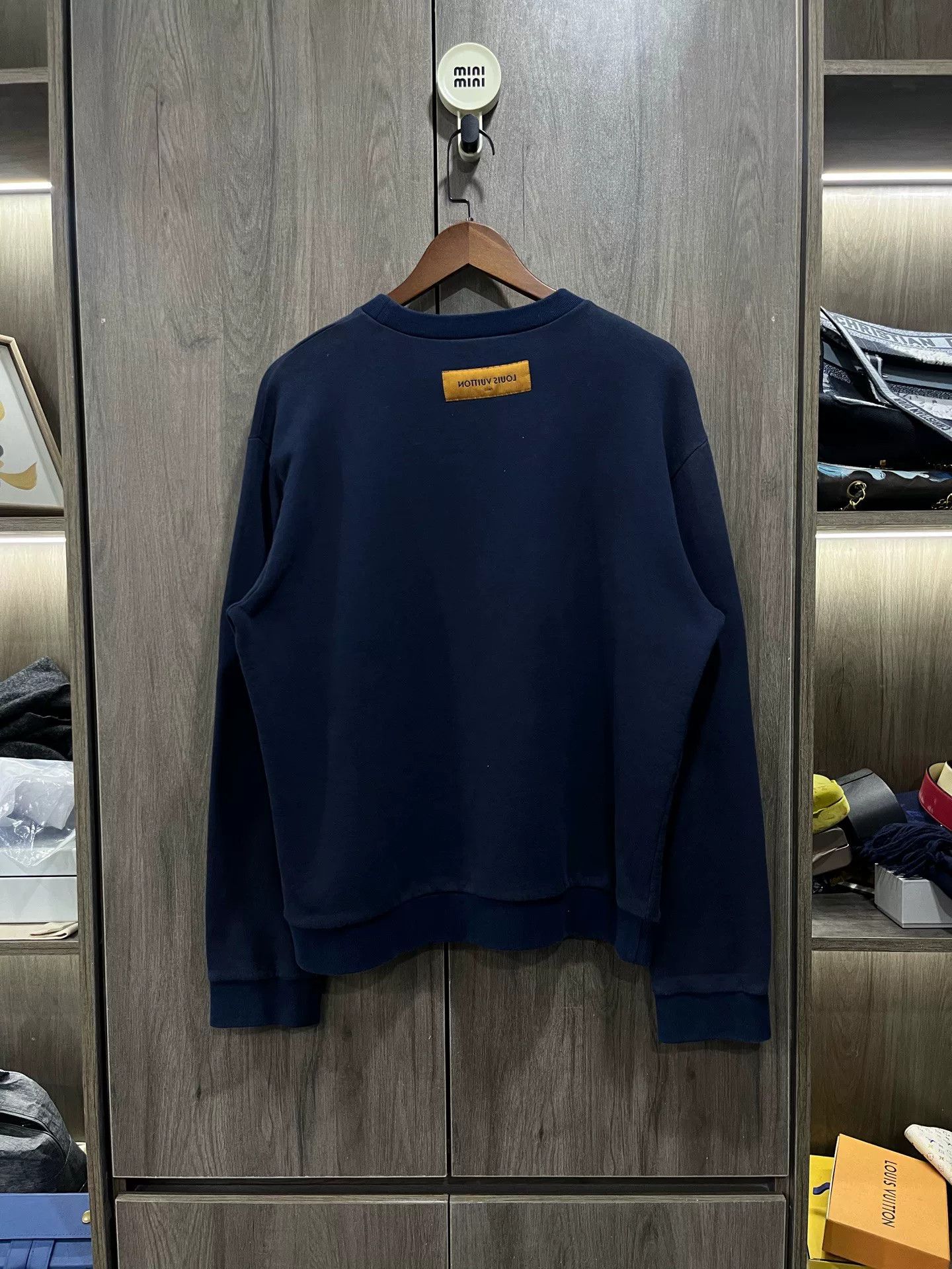 Louis Vuitton Louis Vuitton LV Embroidered Sweatshirt M Size US M / EU 48-50 / 2 - 2 Thumbnail