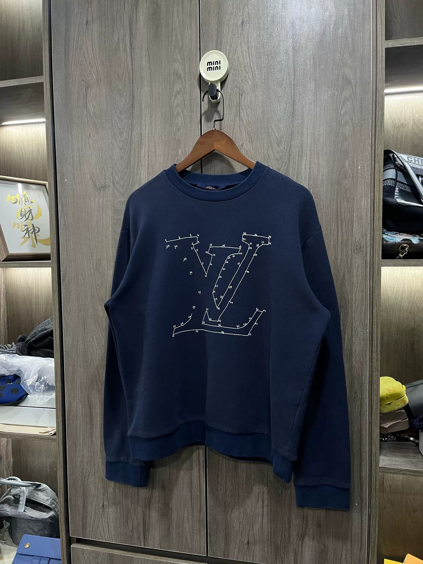Louis Vuitton Louis Vuitton LV Embroidered Sweatshirt M Size US M / EU 48-50 / 2 - 4 Thumbnail